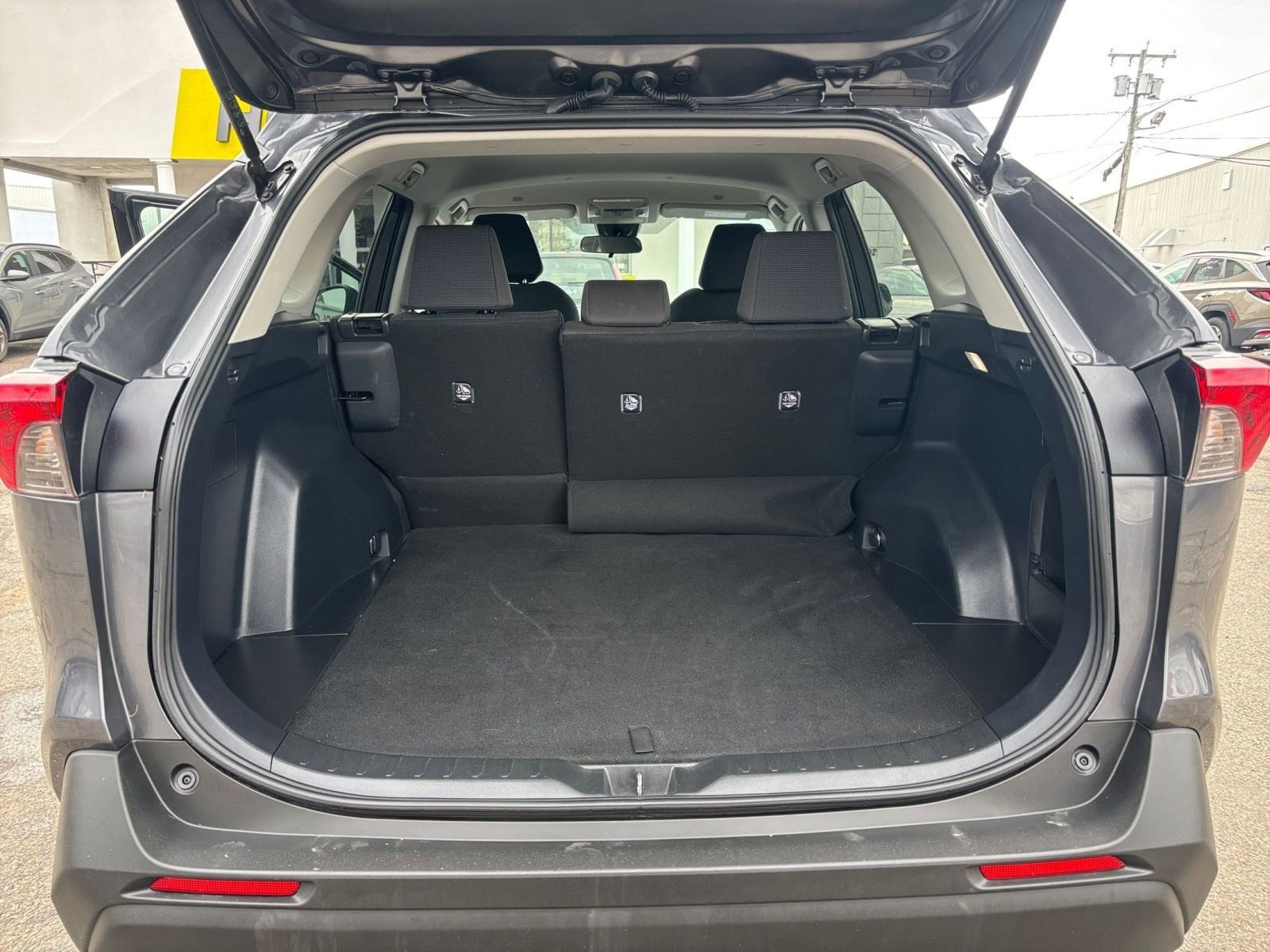 Thumbnail: 2025 Toyota RAV4 - 27