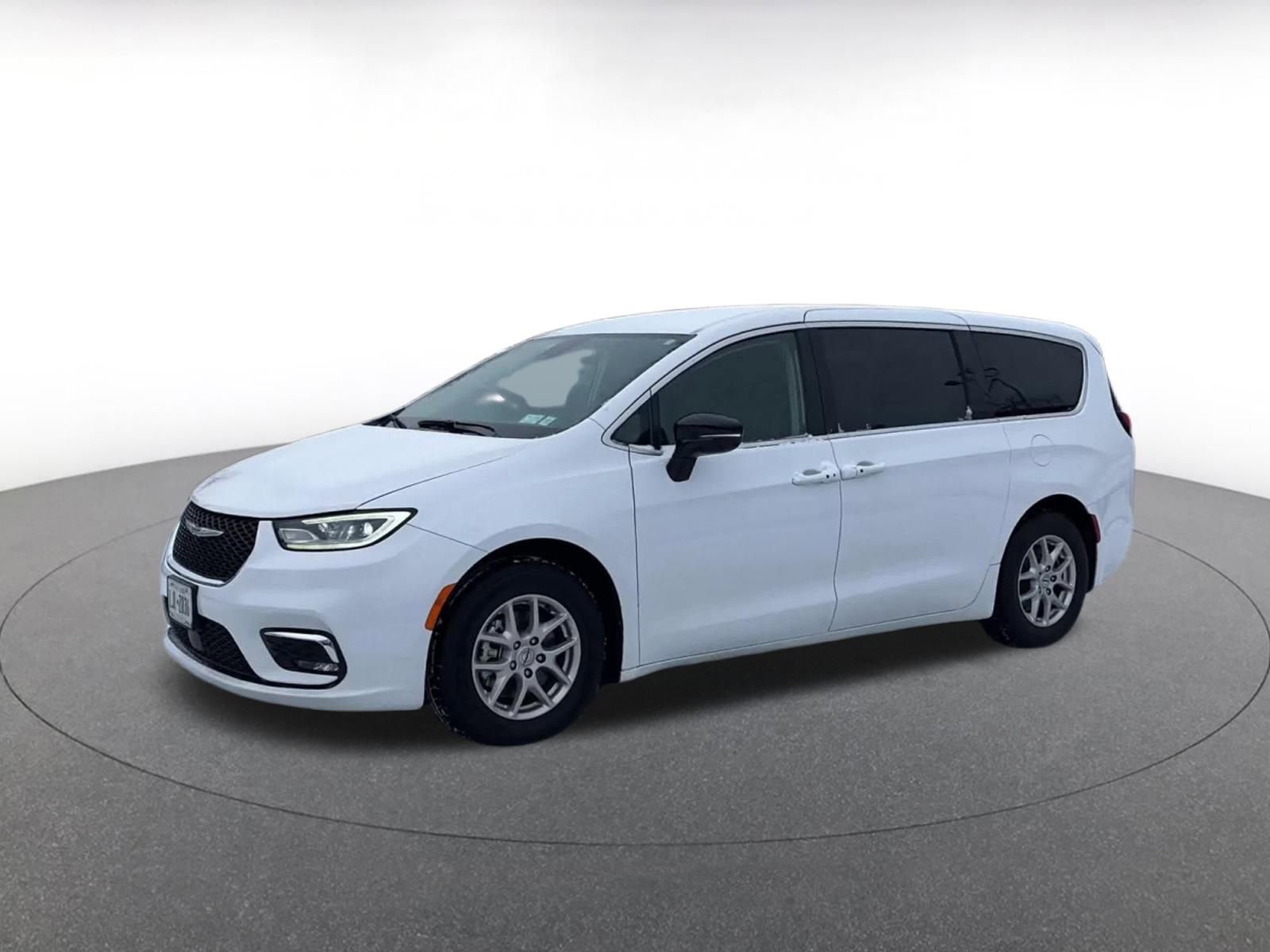 Thumbnail: 2024 Chrysler Pacifica - 7