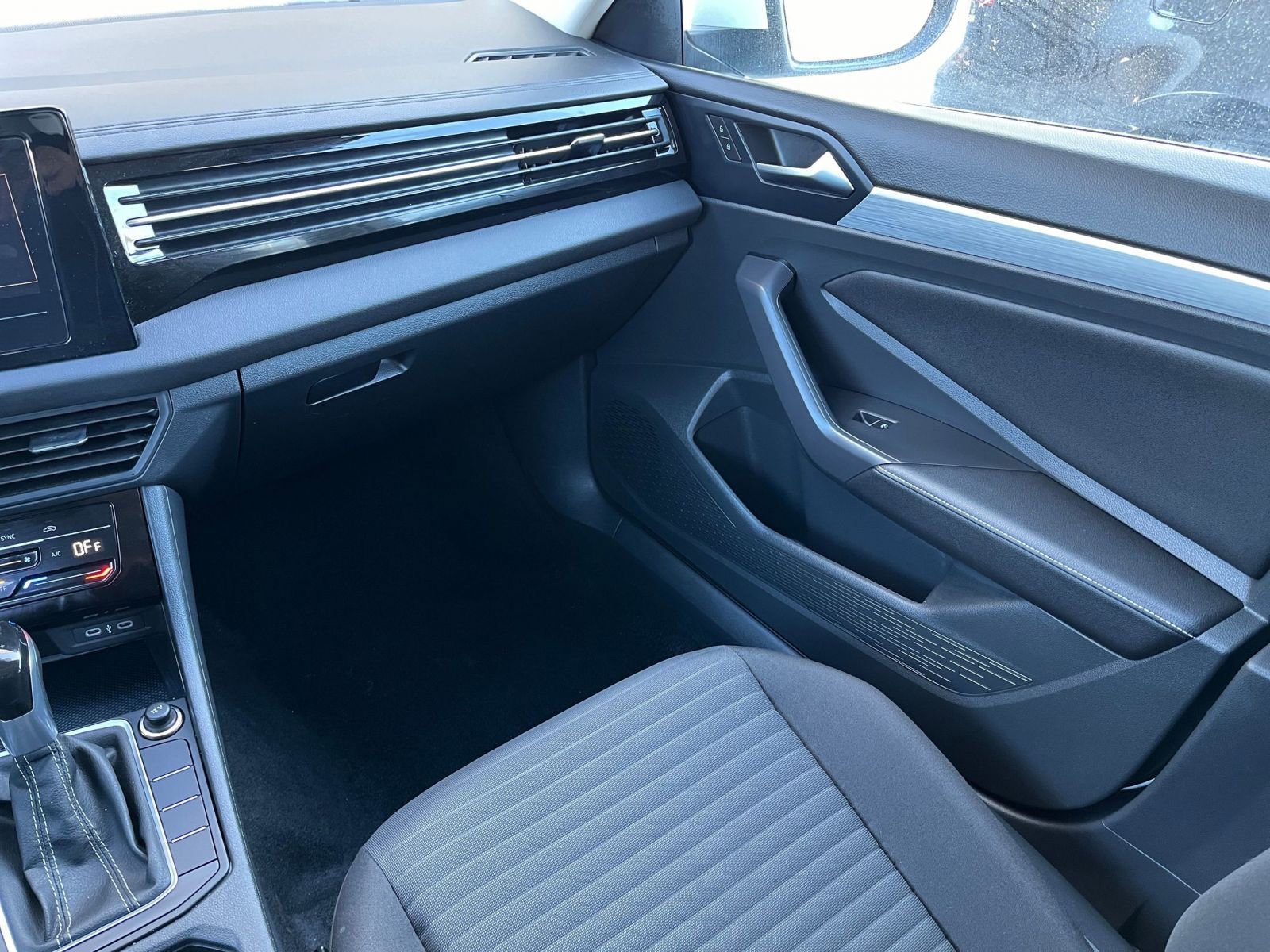 Thumbnail: 2025 Volkswagen Jetta - 31