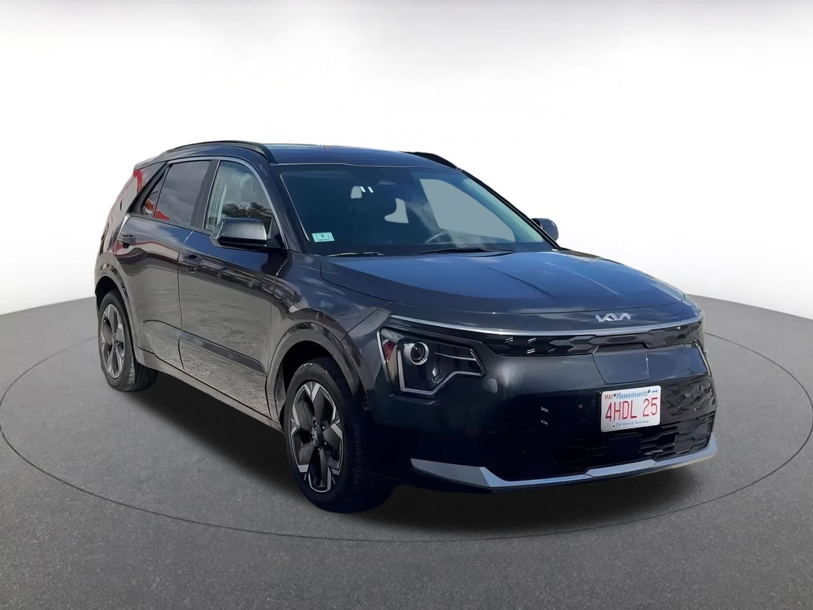 Thumbnail: 2023 Kia Niro - 3