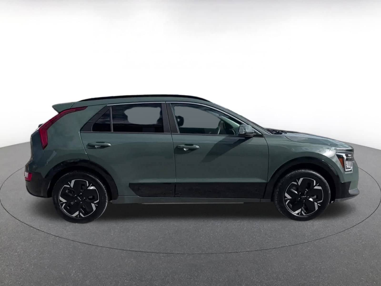 Thumbnail: 2023 Kia Niro - 16