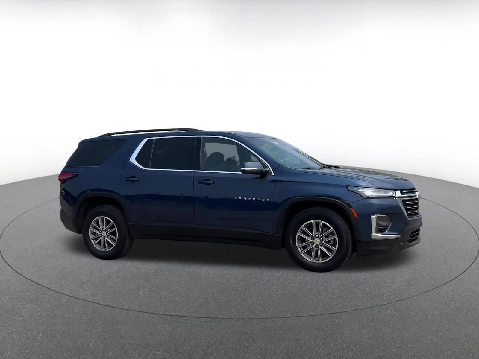 2023 Chevrolet Traverse LT 2