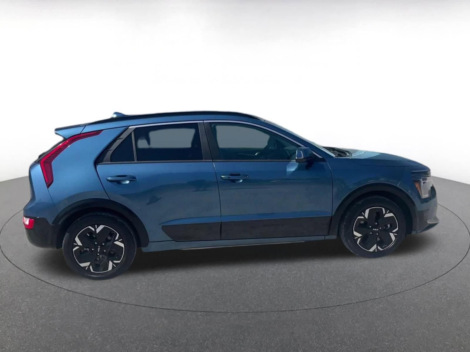 Thumbnail: 2023 Kia Niro - 16