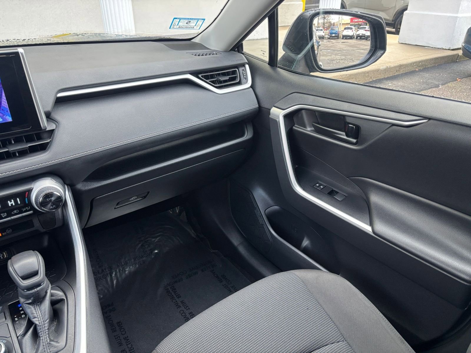 Thumbnail: 2025 Toyota RAV4 - 31