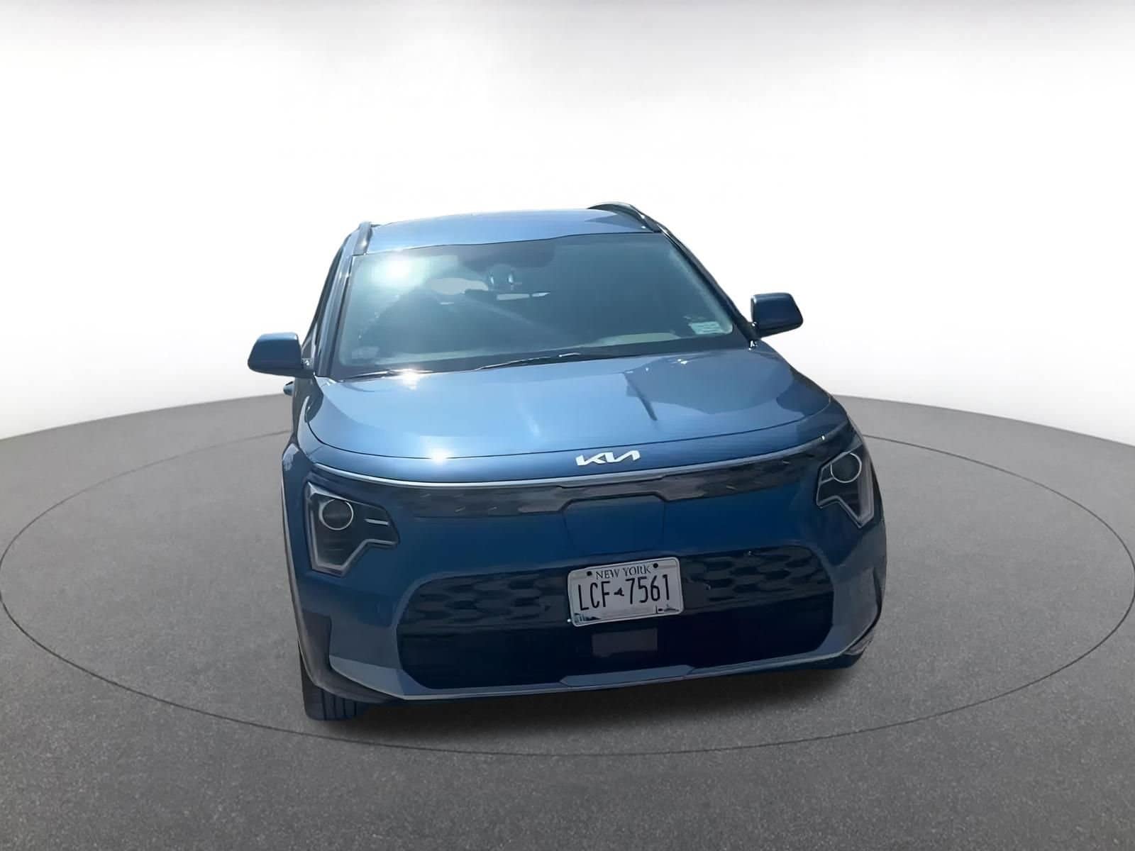 Thumbnail: 2023 Kia Niro - 4