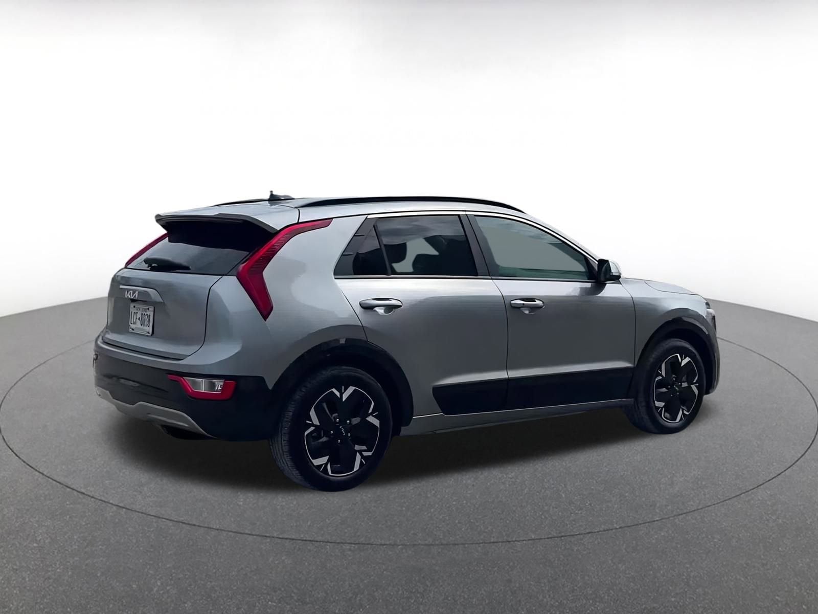 Thumbnail: 2023 Kia Niro - 15
