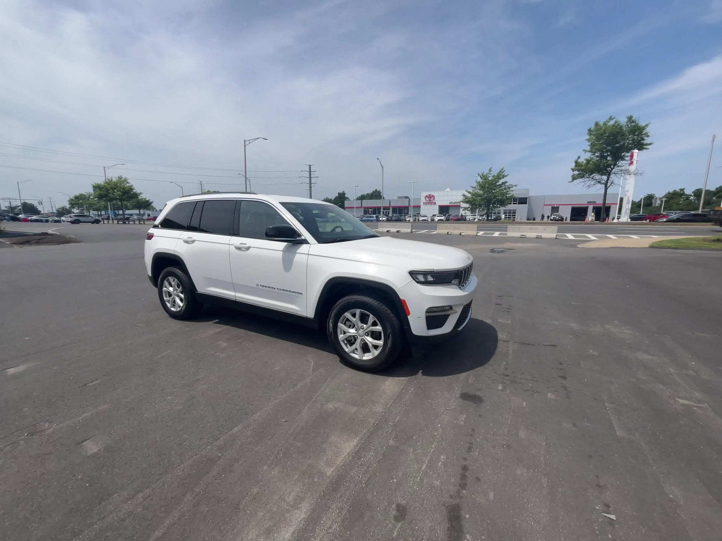 2023 Jeep Grand Cherokee Limited Edition 2