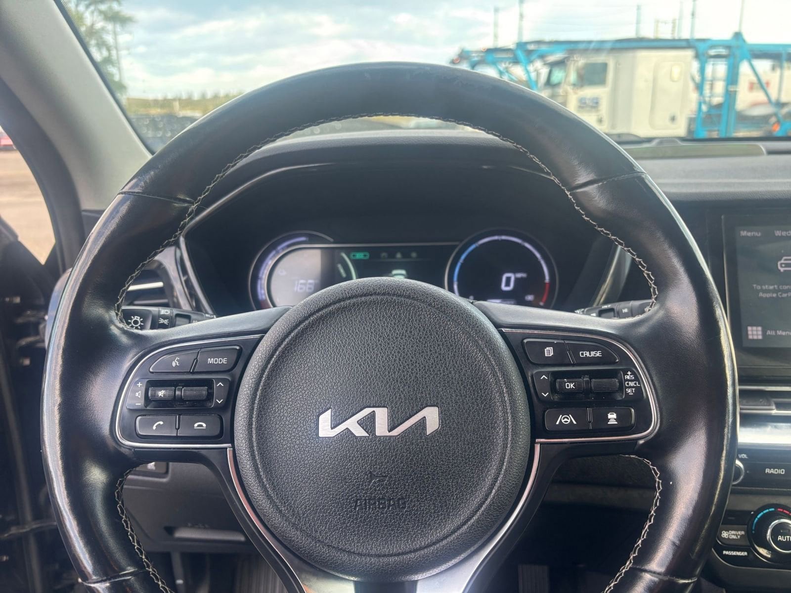 Thumbnail: 2022 Kia Niro - 32
