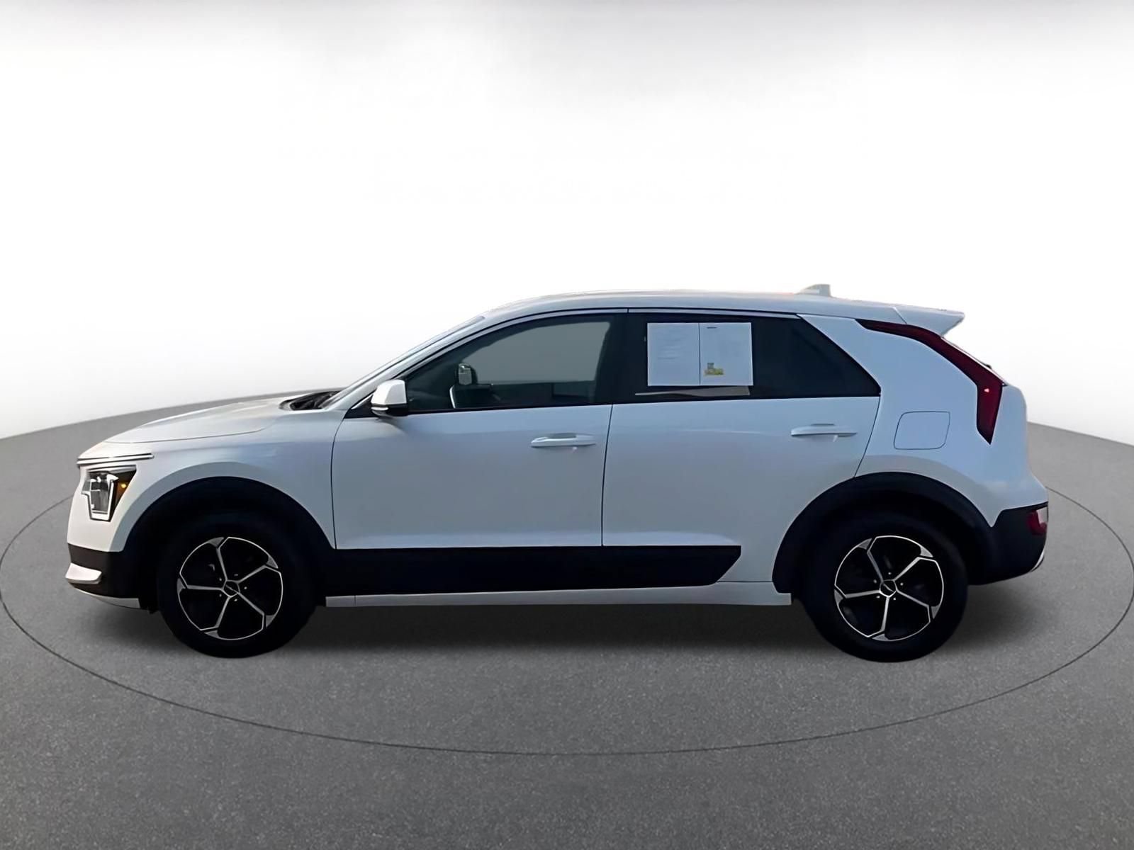 Thumbnail: 2026 Kia Niro - 9