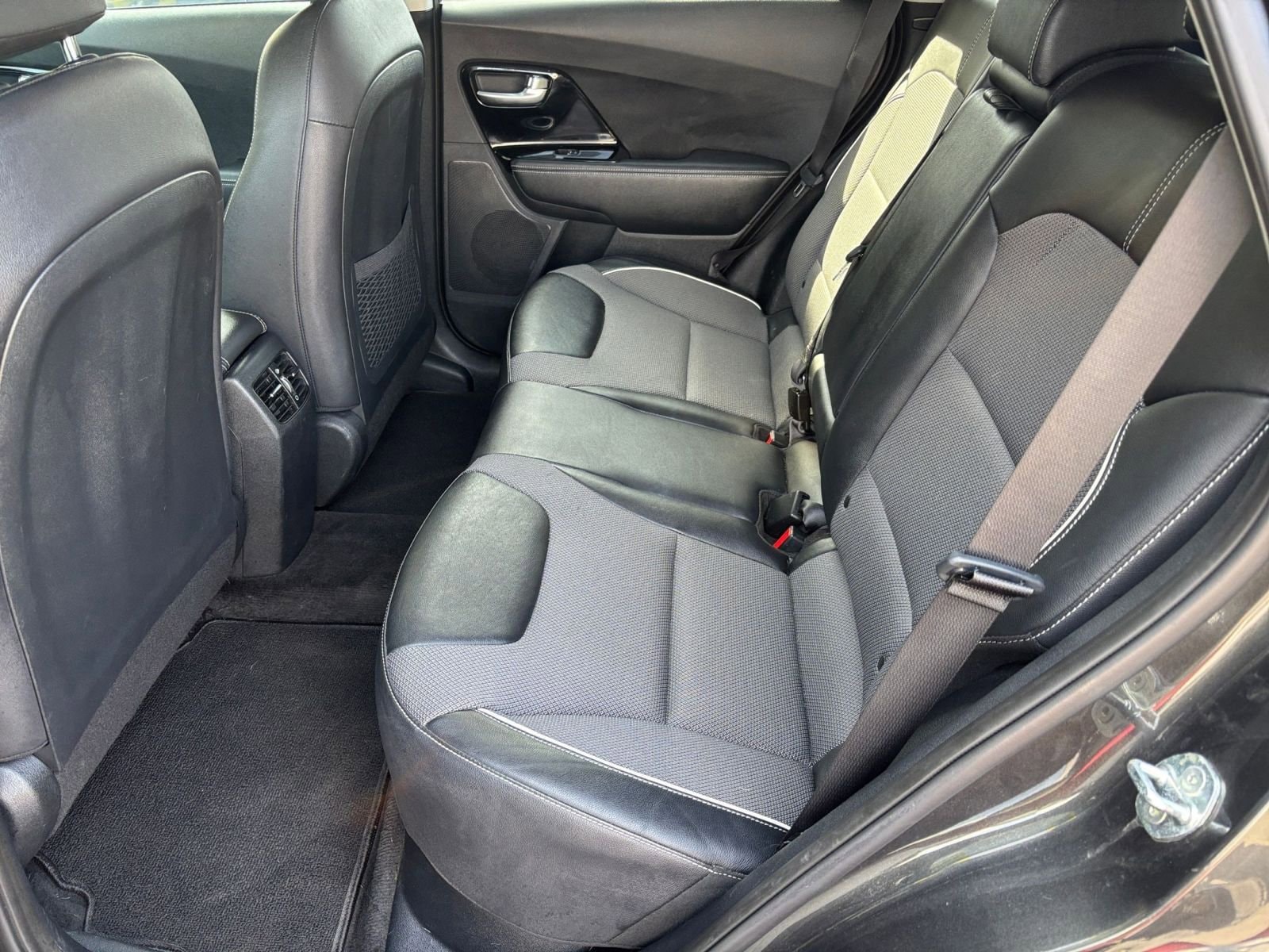 Thumbnail: 2022 Kia Niro - 27