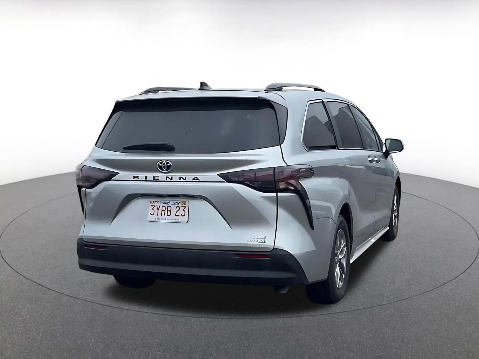 Thumbnail: 2024 Toyota Sienna - 12
