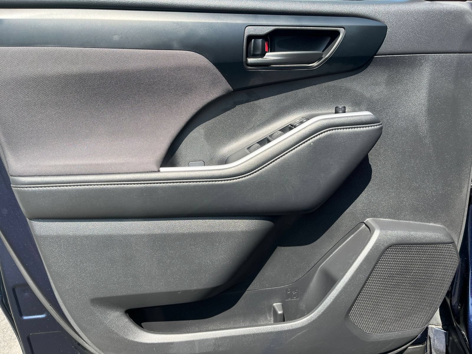 Thumbnail: 2025 Toyota Highlander - 18