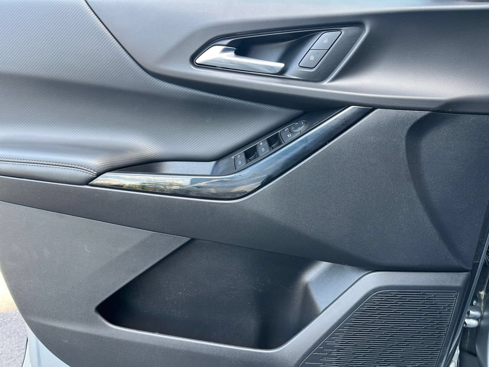 Thumbnail: 2025 Chevrolet Equinox - 18
