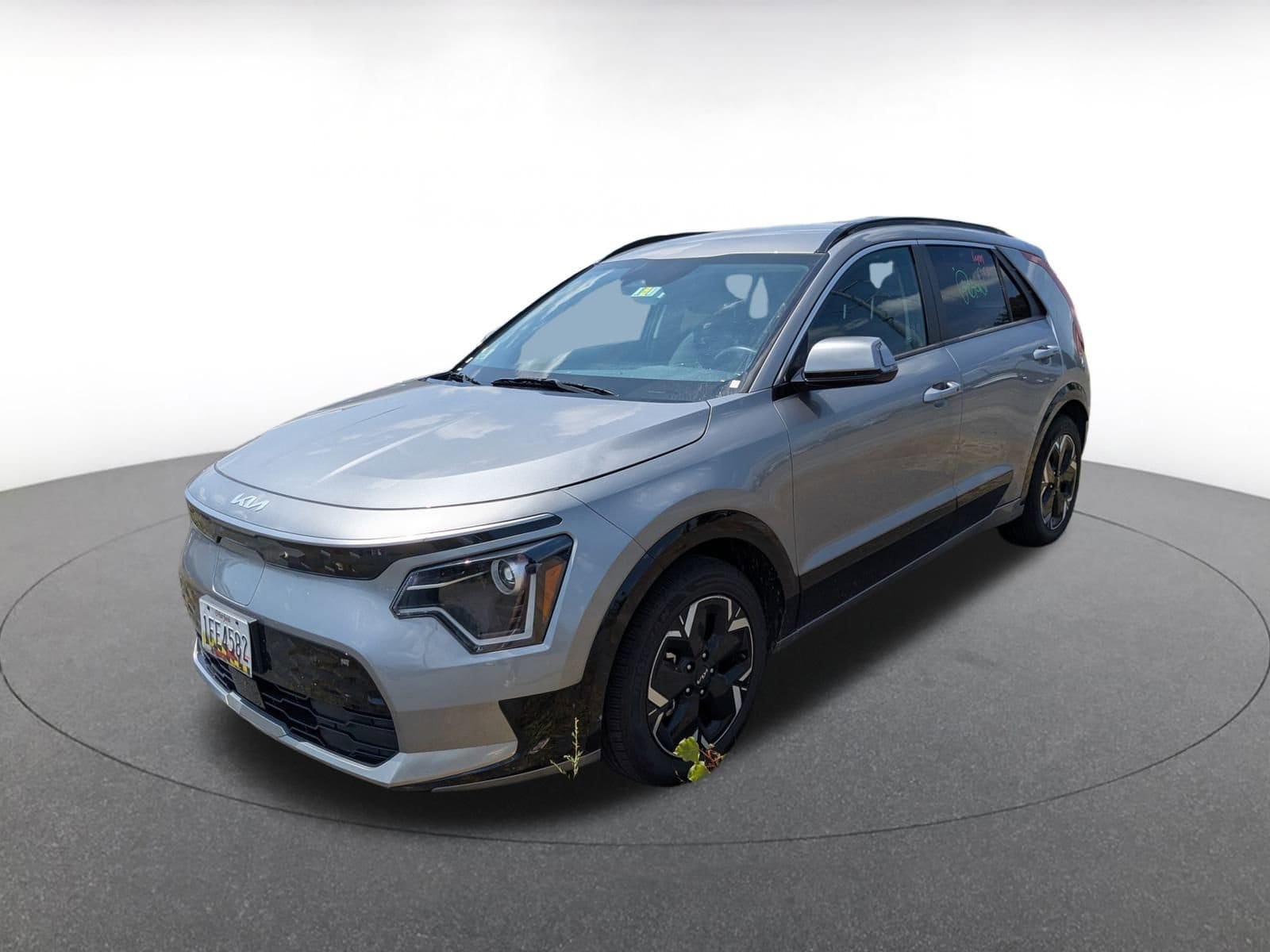 Thumbnail: 2023 Kia Niro - 3