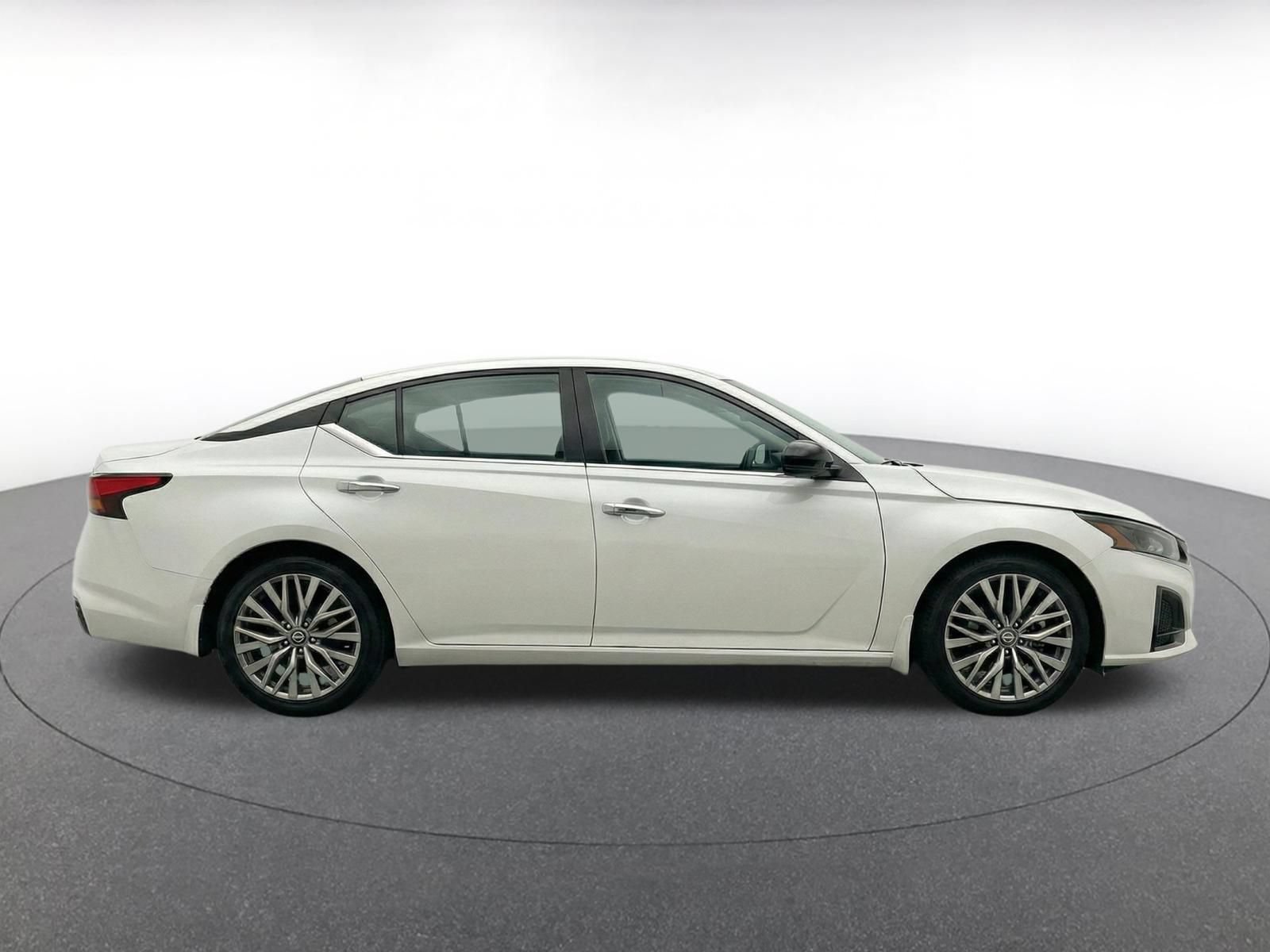 Thumbnail: 2025 Nissan Altima - 10