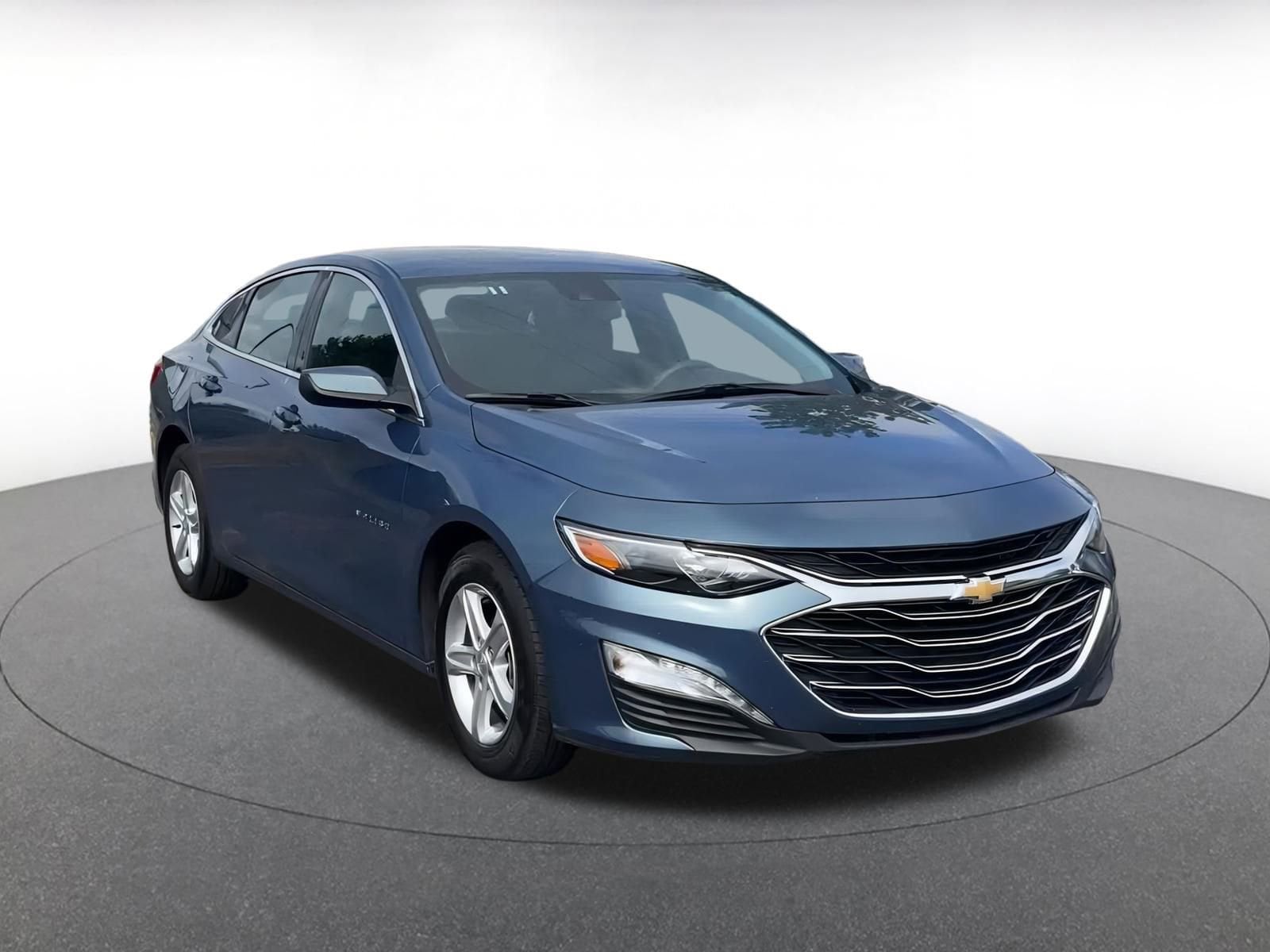 Thumbnail: 2024 Chevrolet Malibu - 3