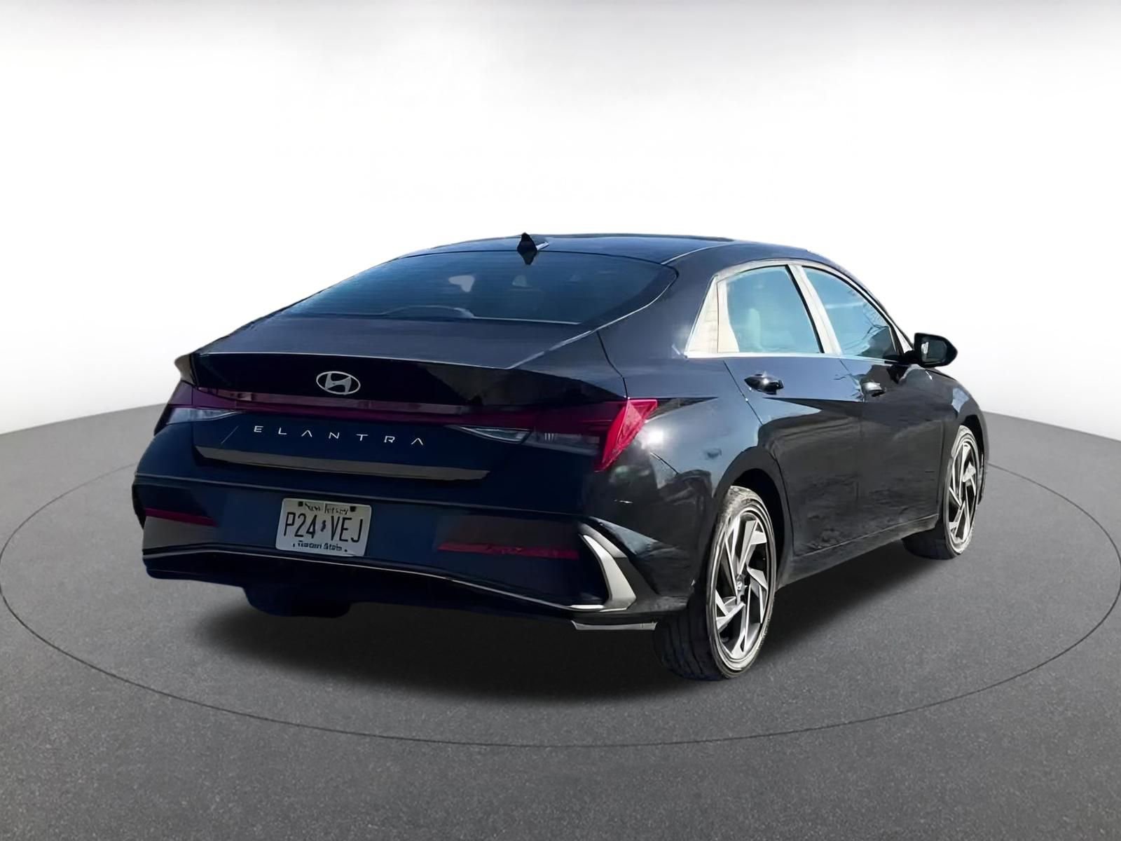 Thumbnail: 2025 Hyundai Elantra - 15