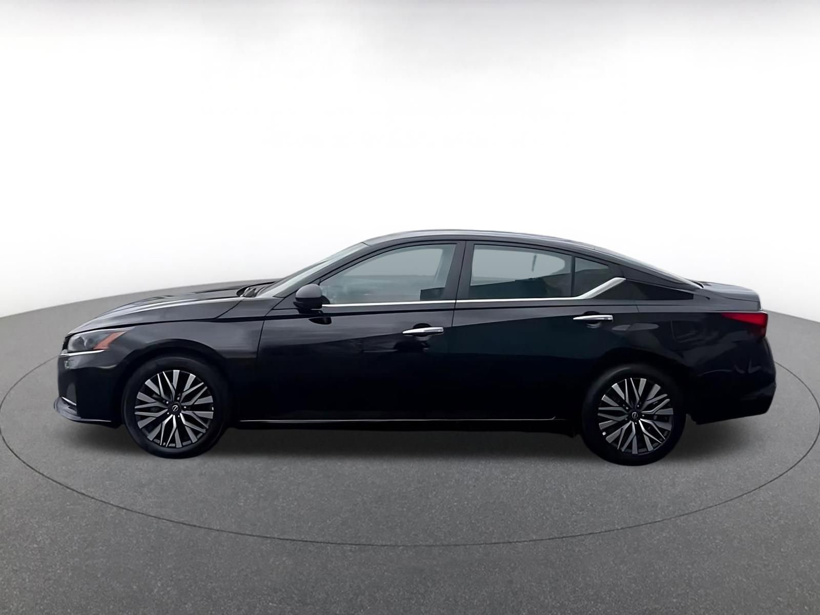 Thumbnail: 2025 Nissan Altima - 8