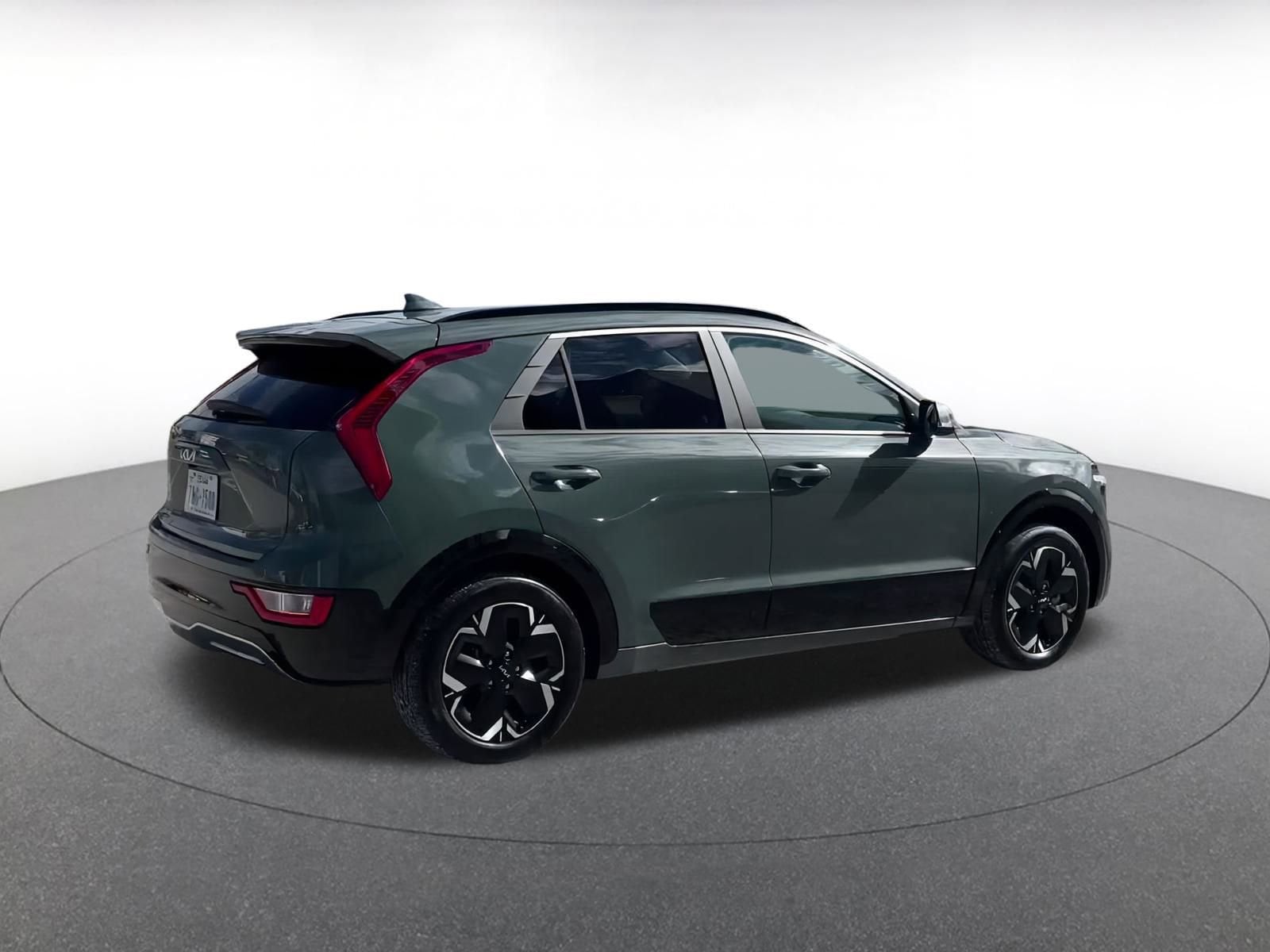 Thumbnail: 2023 Kia Niro - 15