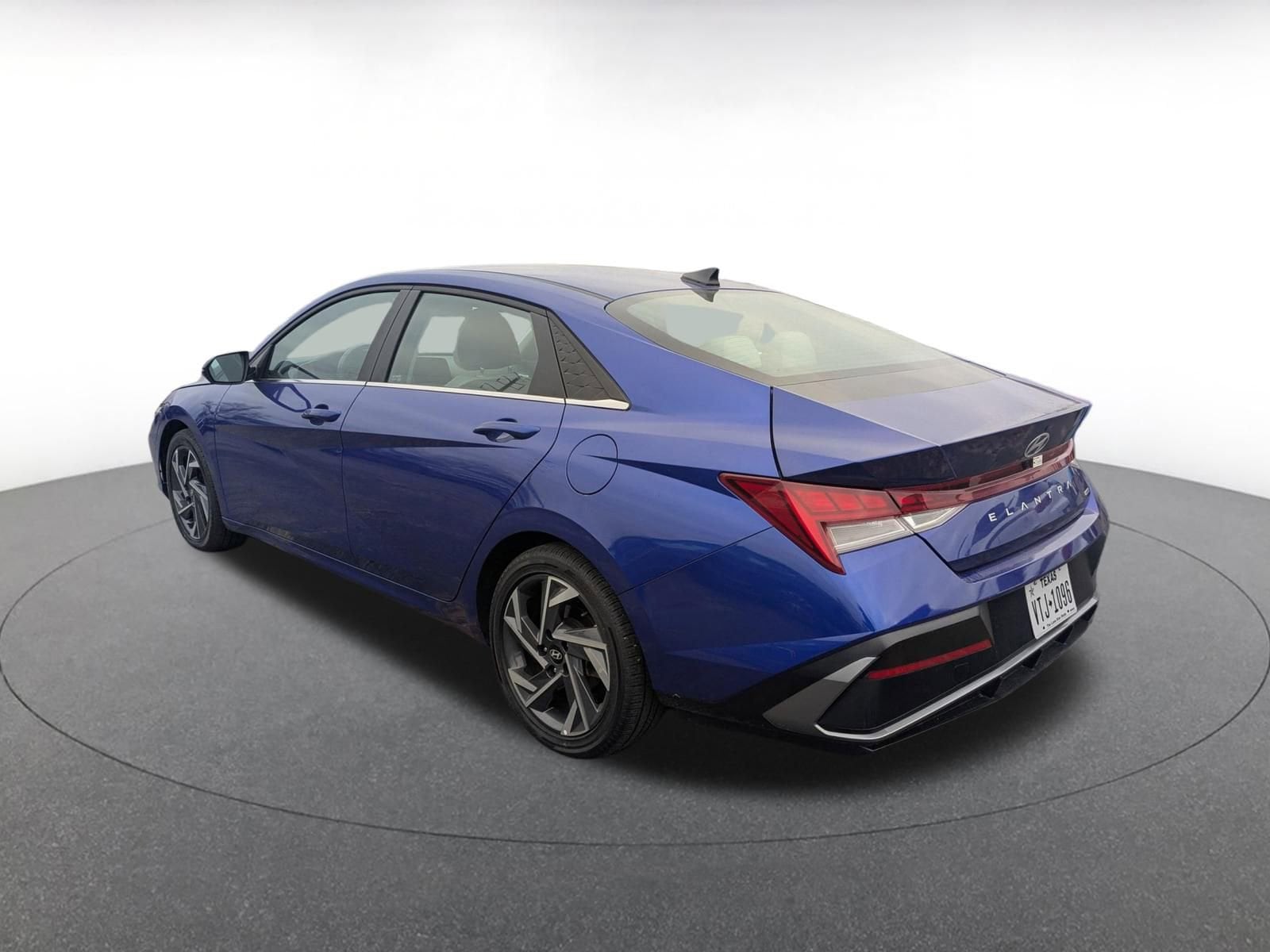 Thumbnail: 2025 Hyundai Elantra - 4