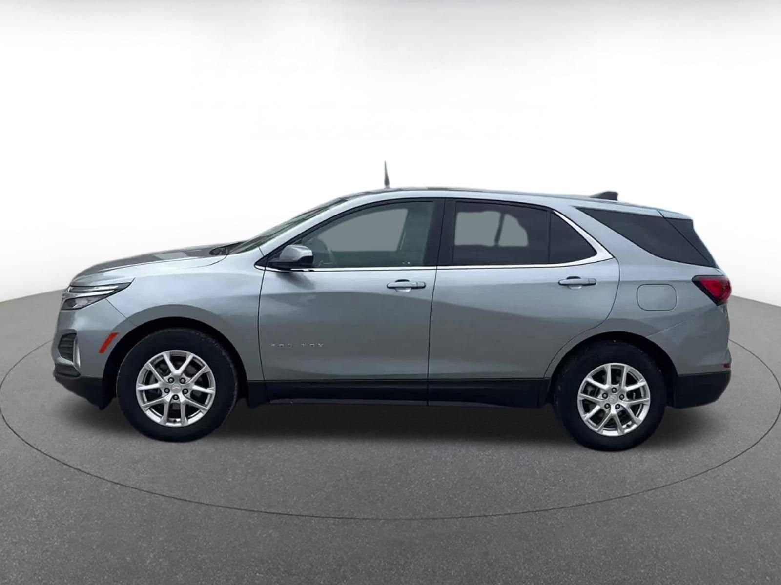 Thumbnail: 2023 Chevrolet Equinox - 9