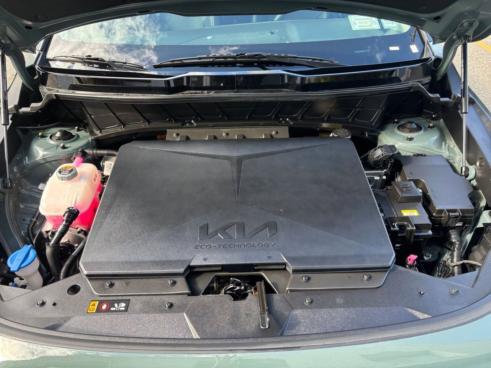 Thumbnail: 2023 Kia Niro - 32