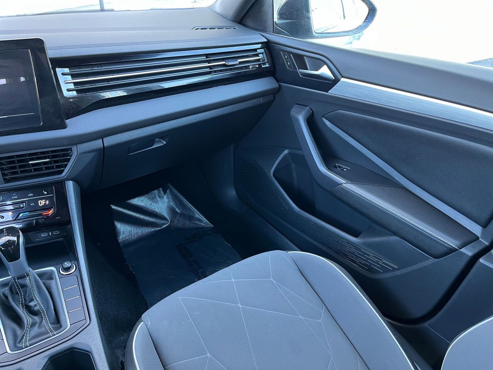 Thumbnail: 2025 Volkswagen Jetta - 31