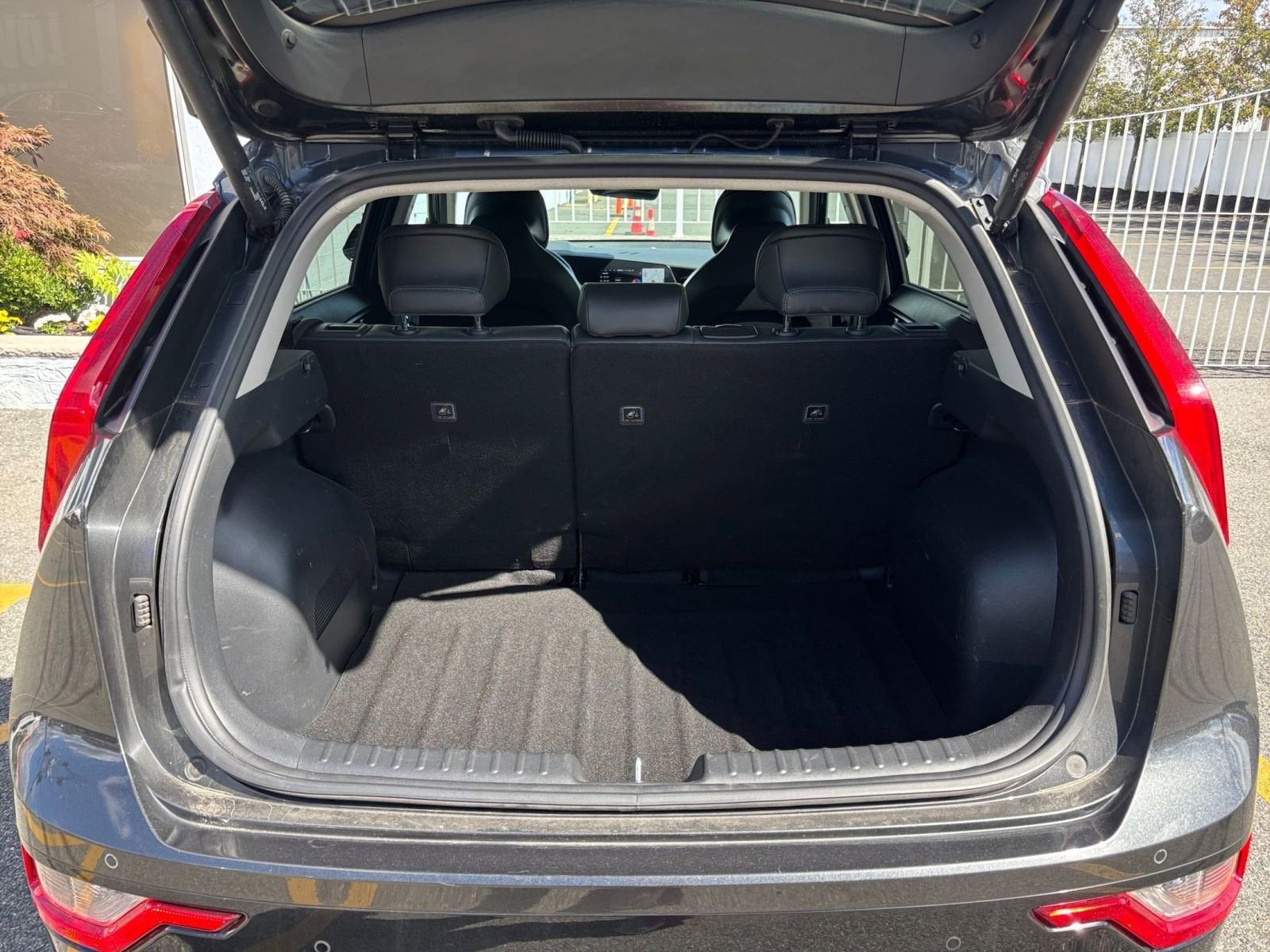 Thumbnail: 2023 Kia Niro - 28