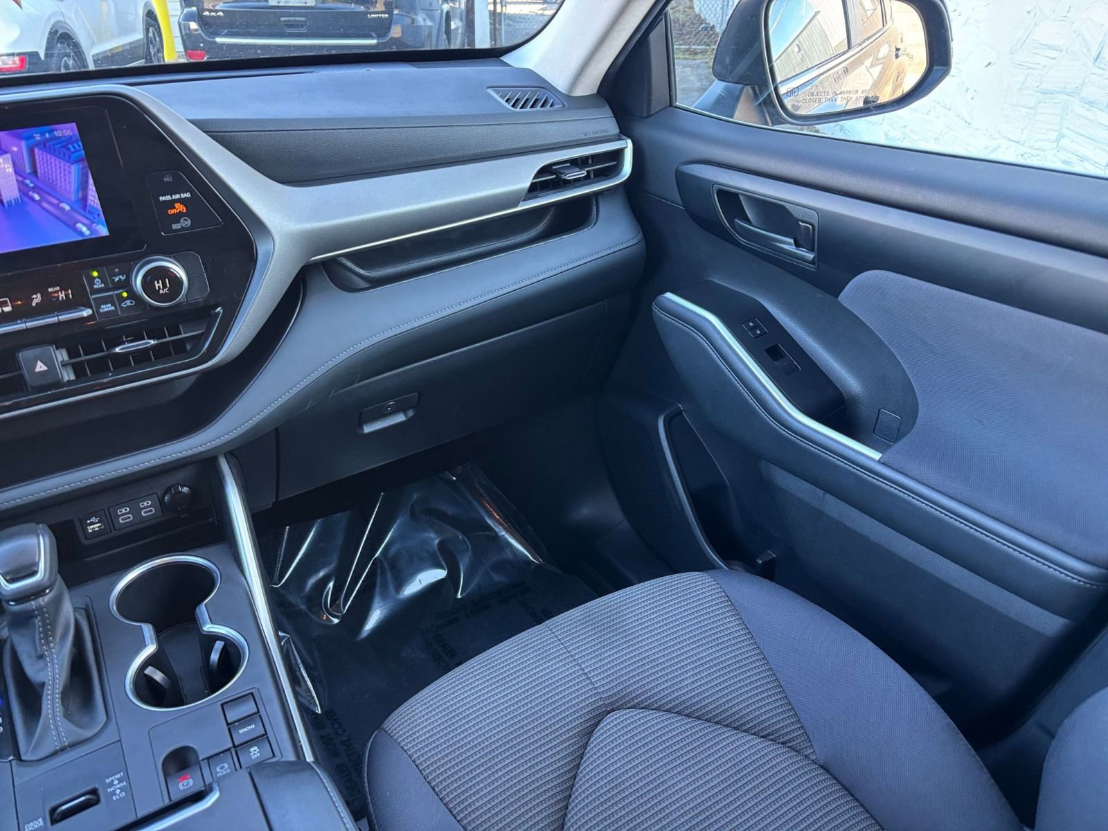 Thumbnail: 2025 Toyota Highlander - 32