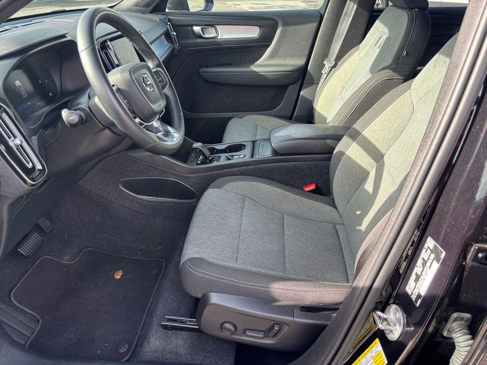 Thumbnail: 2024 Volvo XC40 - 23