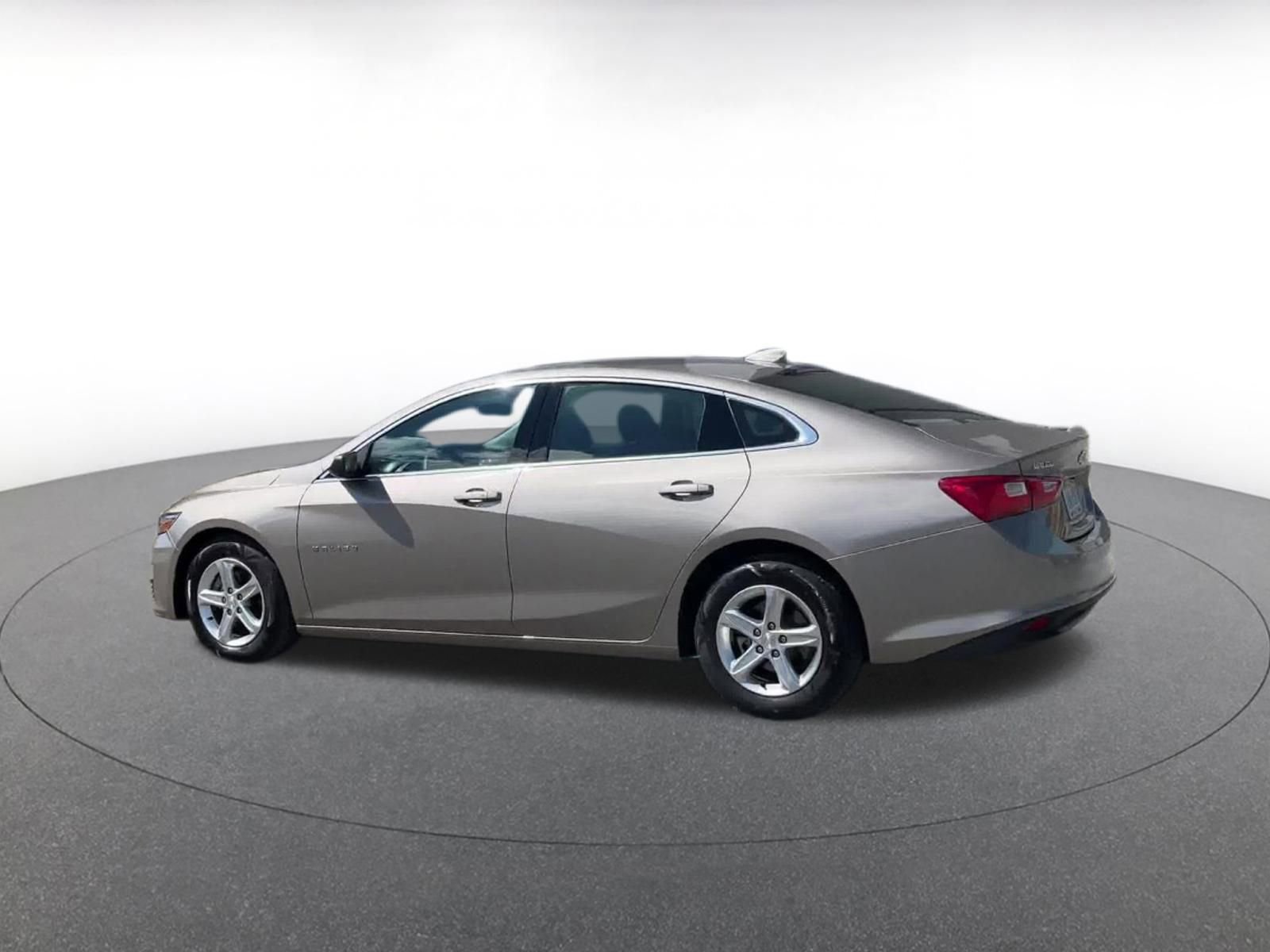 Thumbnail: 2024 Chevrolet Malibu - 10