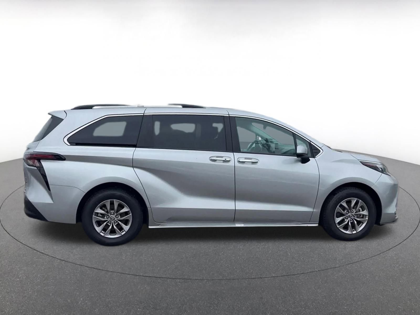 Thumbnail: 2024 Toyota Sienna - 15