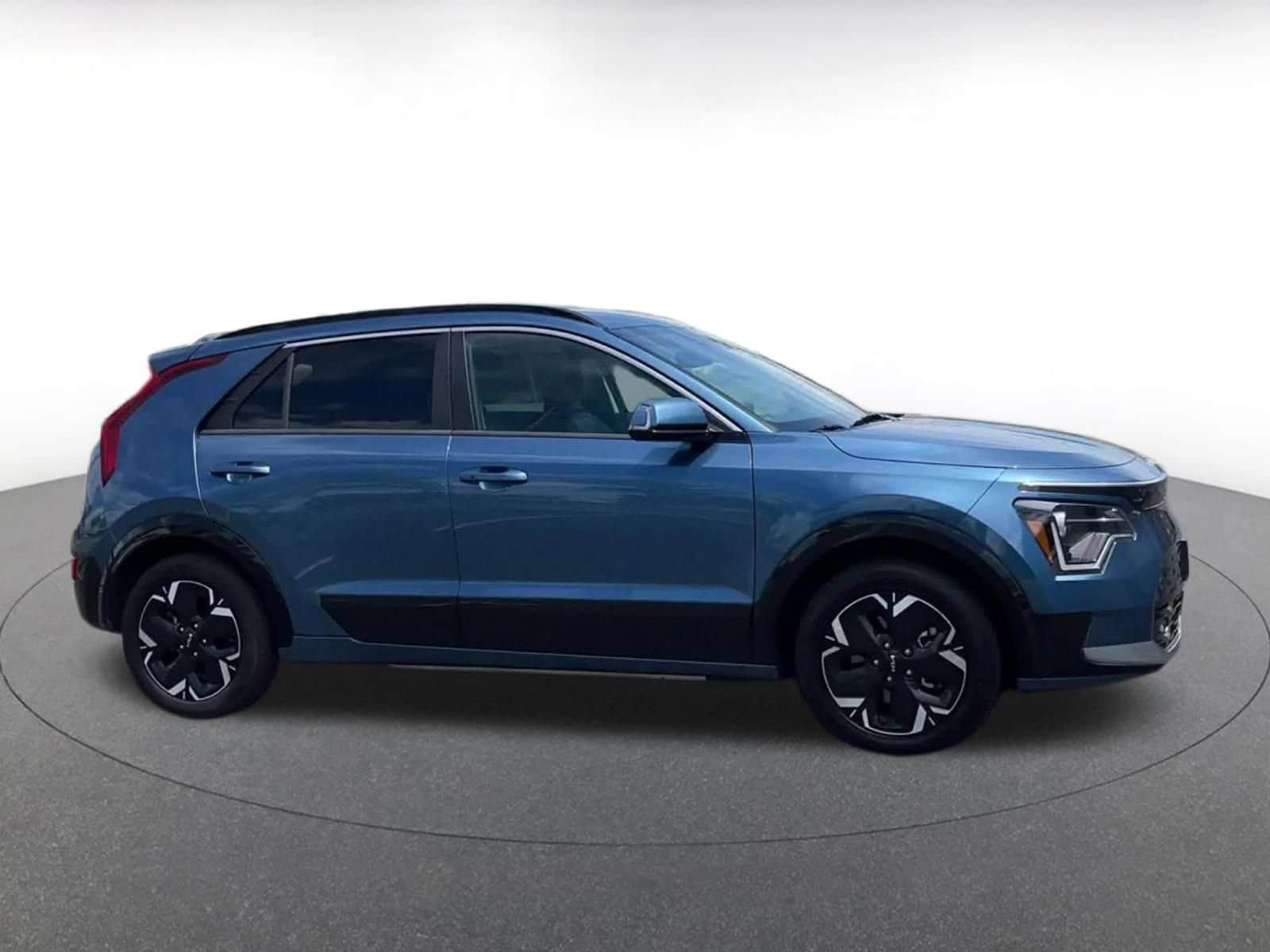 Thumbnail: 2024 Kia Niro - 16