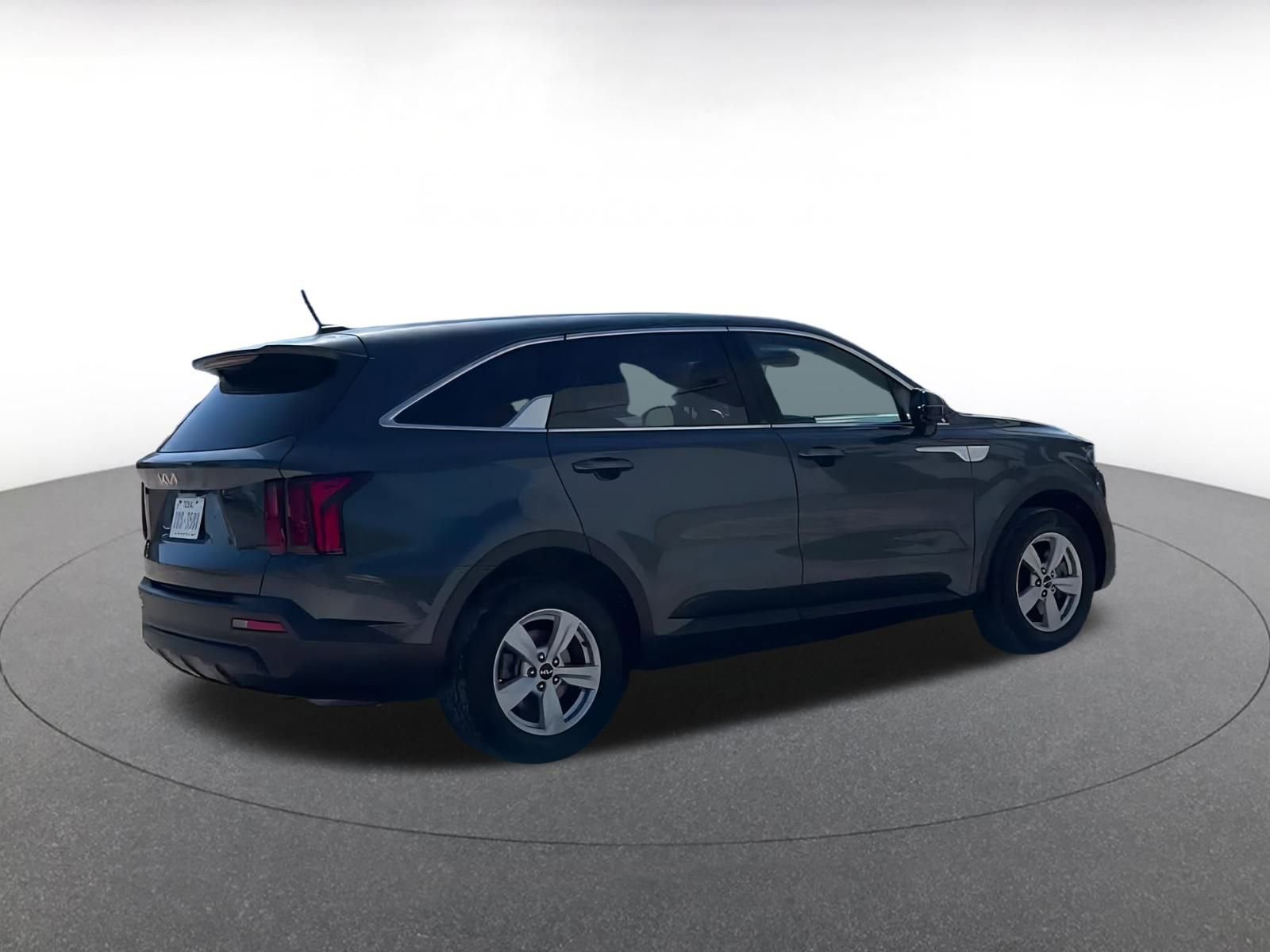 Thumbnail: 2023 Kia Sorento - 14