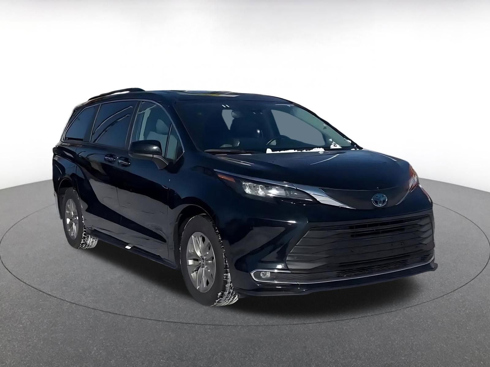 Thumbnail: 2024 Toyota Sienna - 3