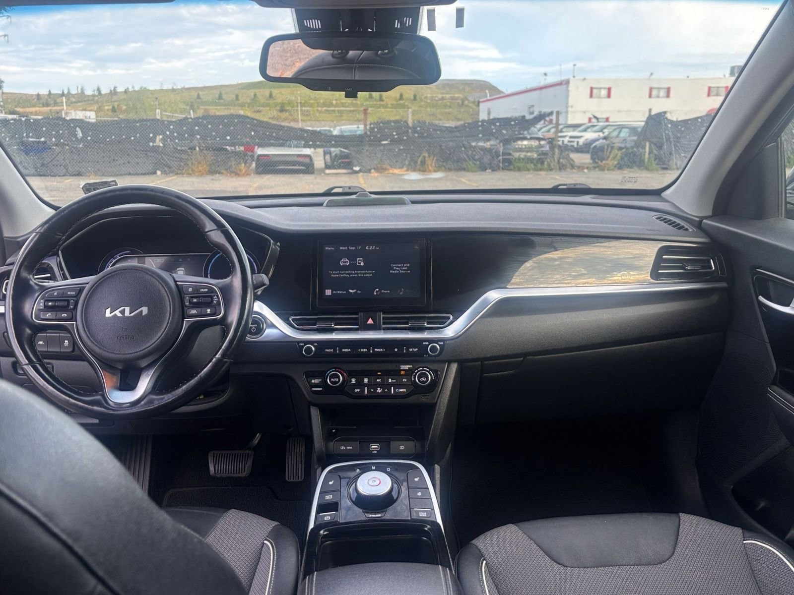 Thumbnail: 2022 Kia Niro - 31