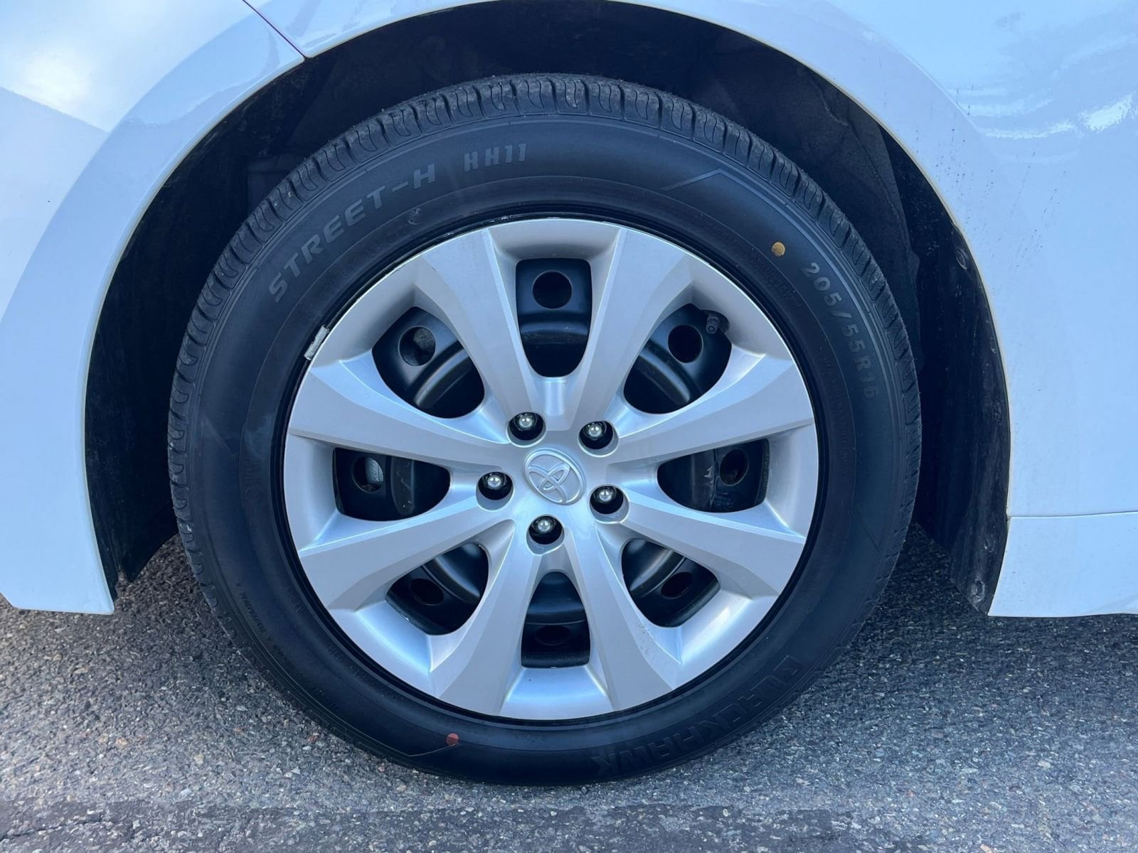 Thumbnail: 2025 Toyota Corolla - 25