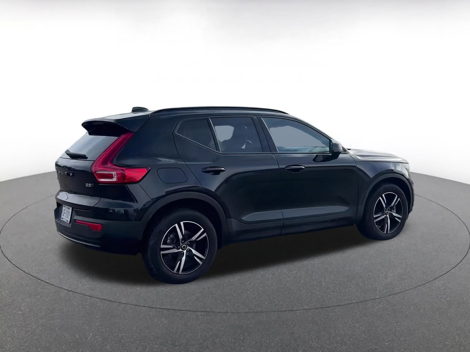 Thumbnail: 2024 Volvo XC40 - 15
