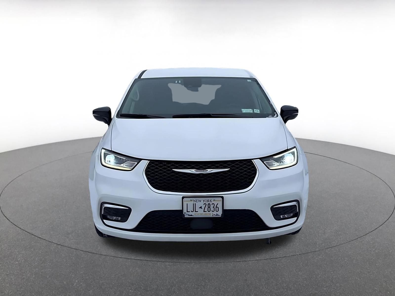 Thumbnail: 2024 Chrysler Pacifica - 3