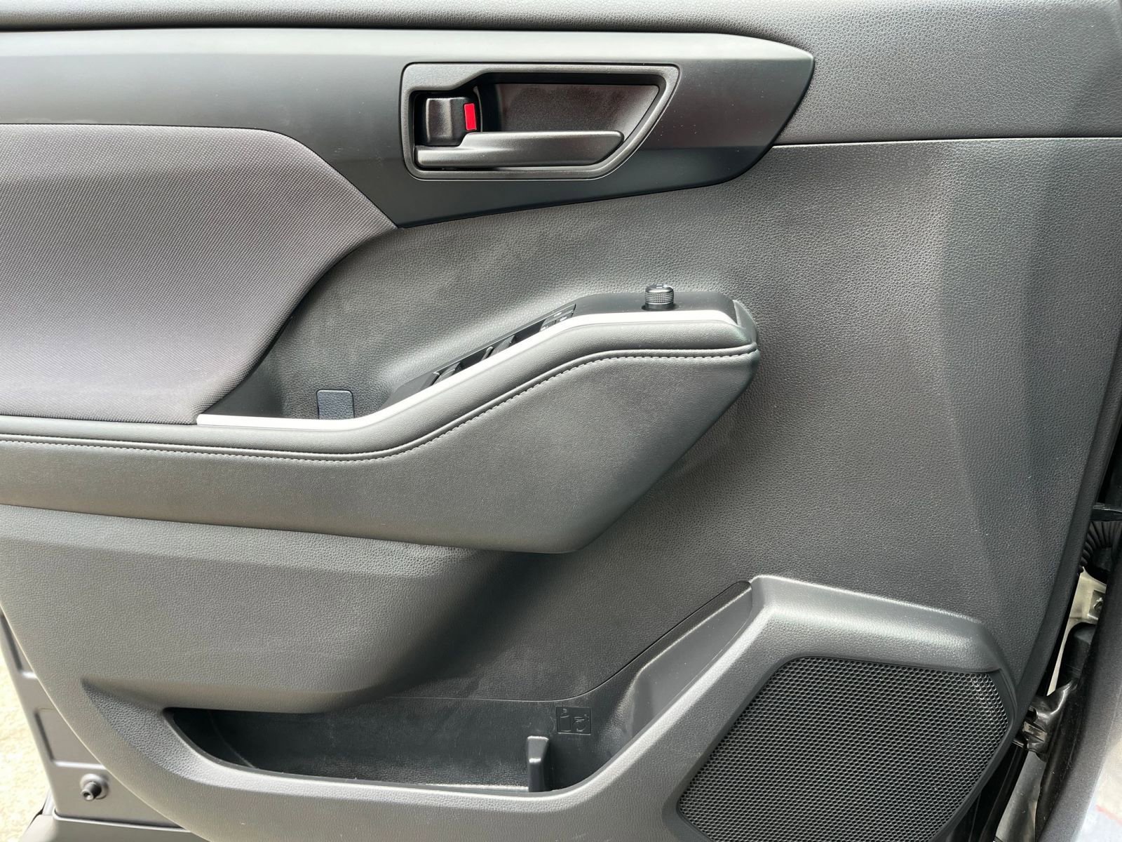 Thumbnail: 2025 Toyota Highlander - 18