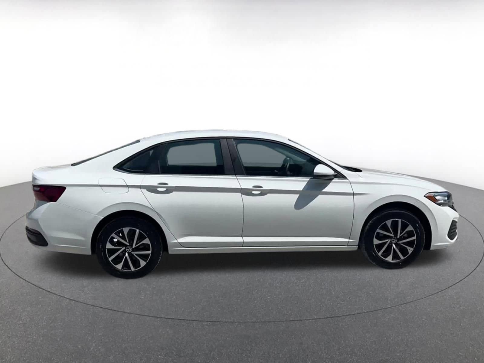 Thumbnail: 2024 Volkswagen Jetta - 16