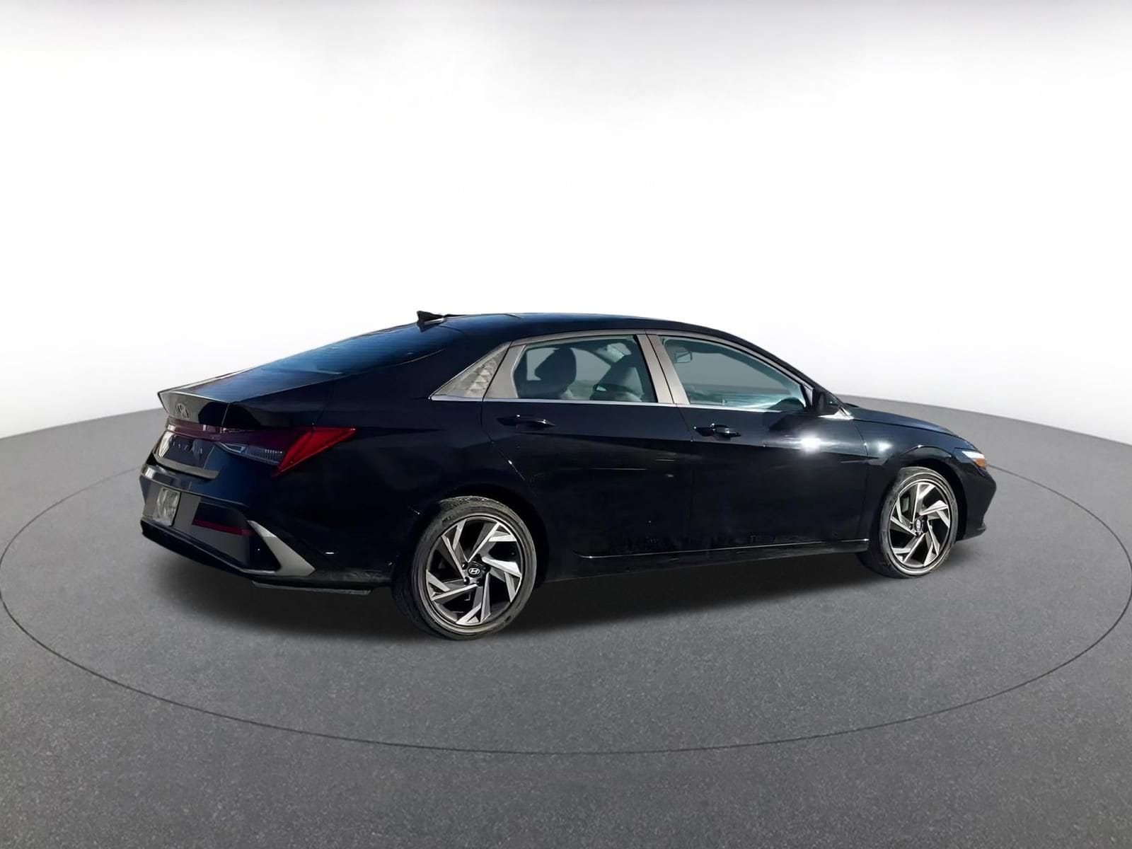 Thumbnail: 2025 Hyundai Elantra - 14