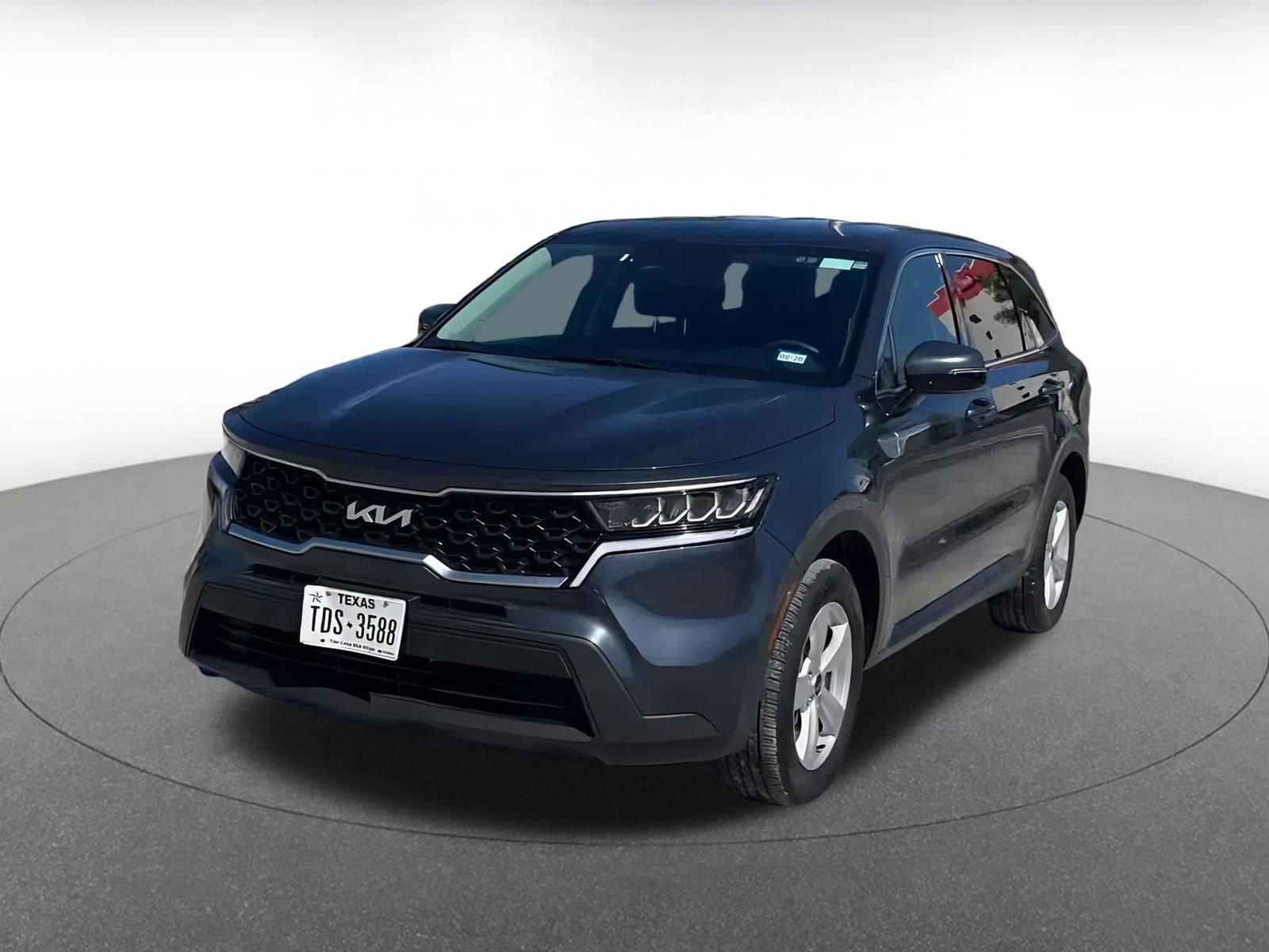 Thumbnail: 2023 Kia Sorento - 4