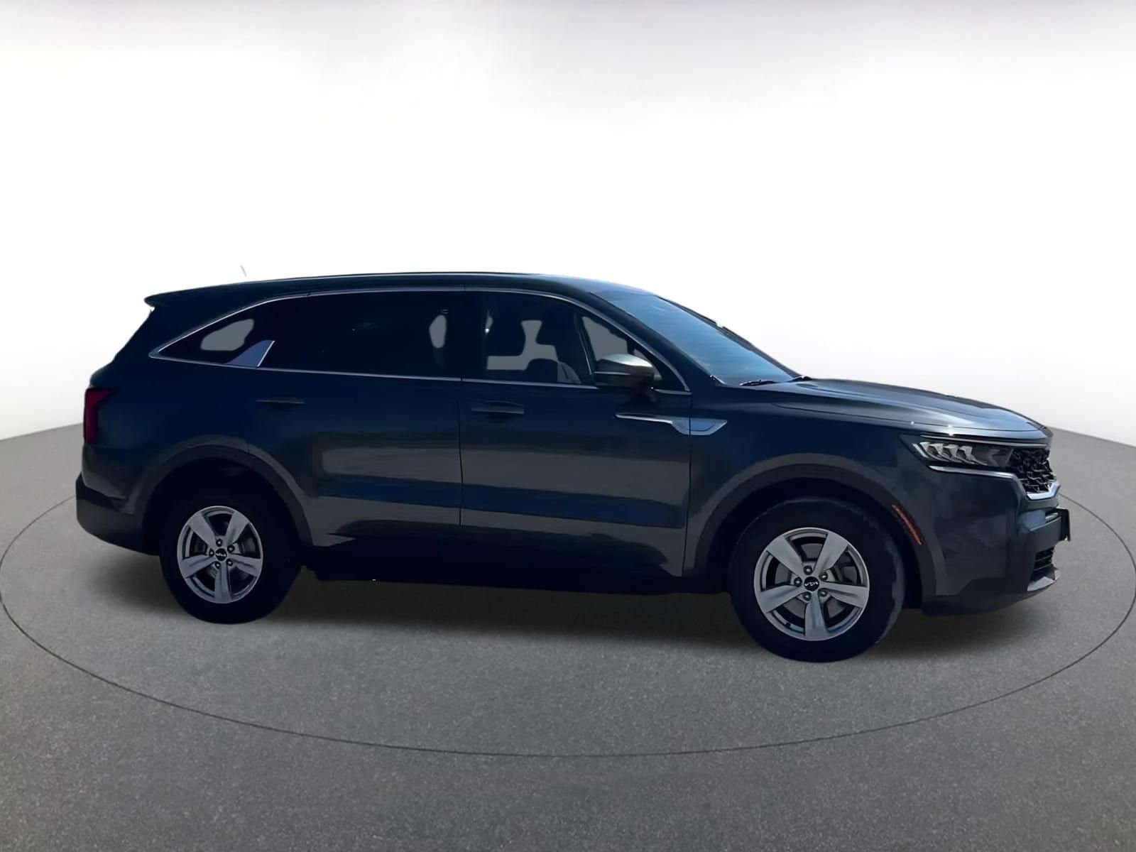 Thumbnail: 2023 Kia Sorento - 16