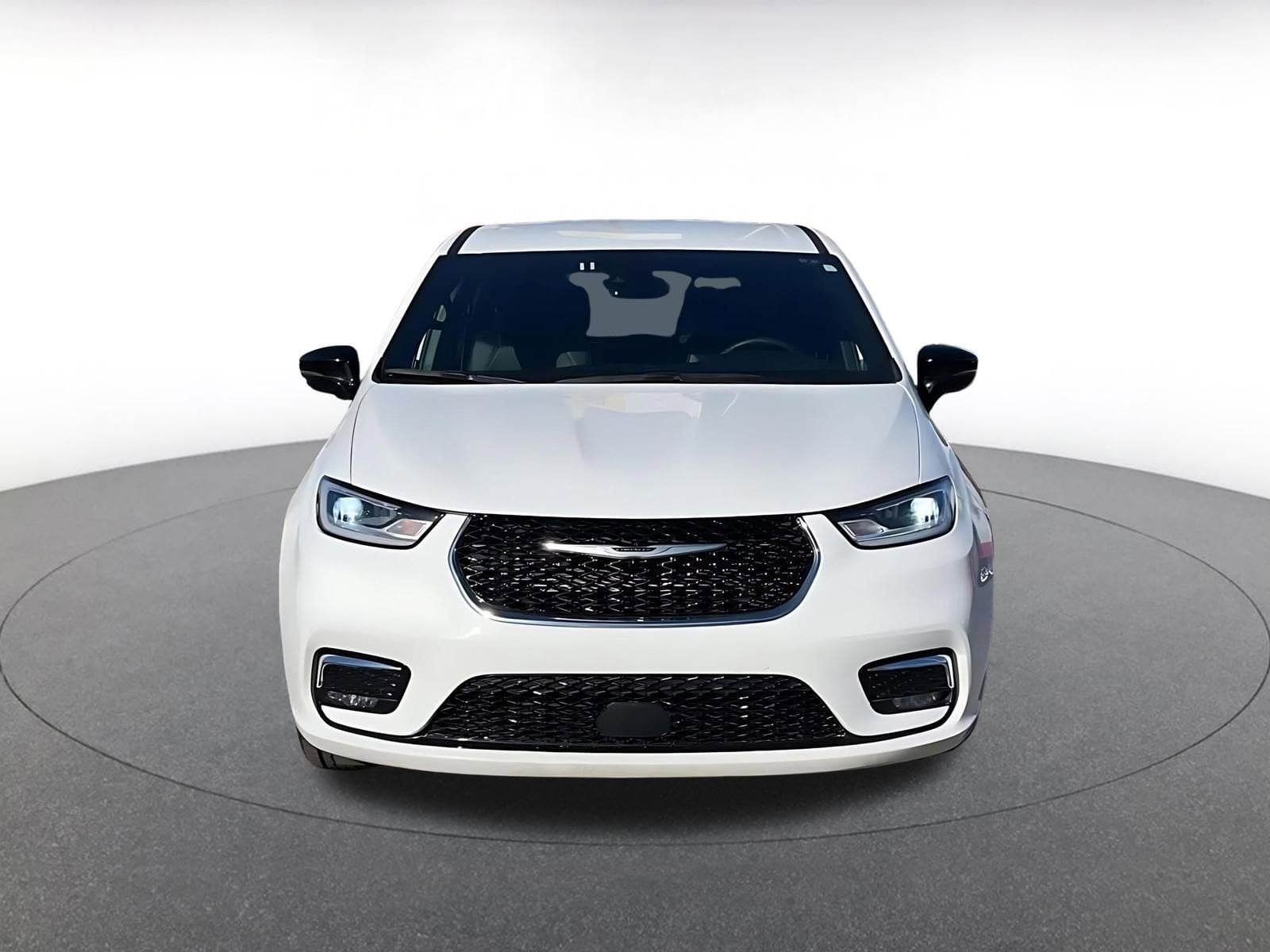 Thumbnail: 2025 Chrysler Pacifica - 3