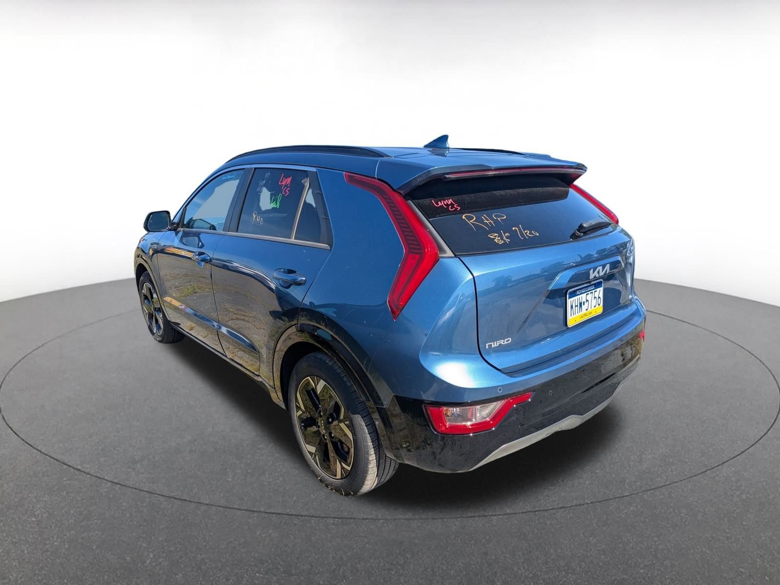 Thumbnail: 2023 Kia Niro - 4