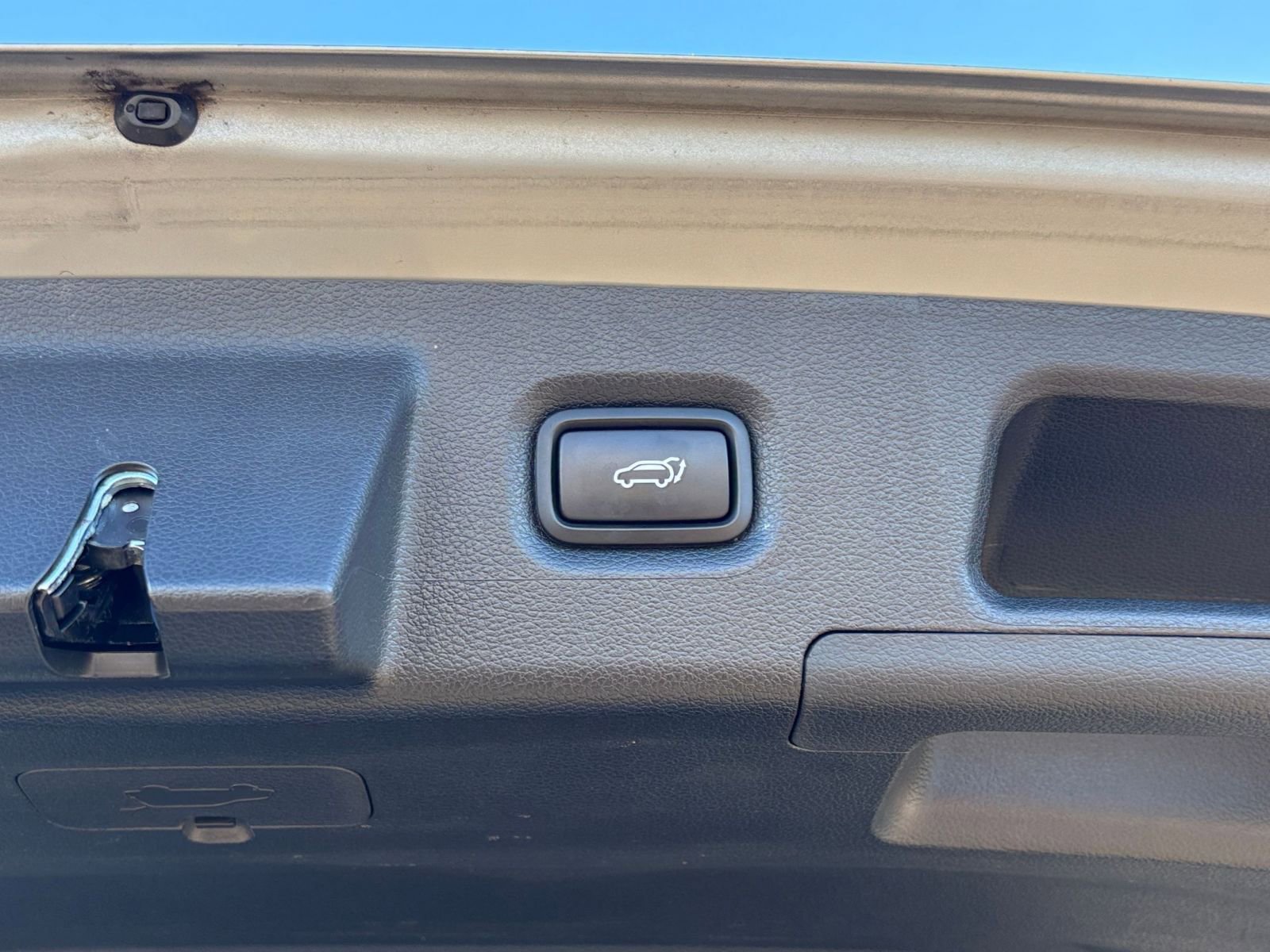 Thumbnail: 2023 Hyundai Santa Fe - 18