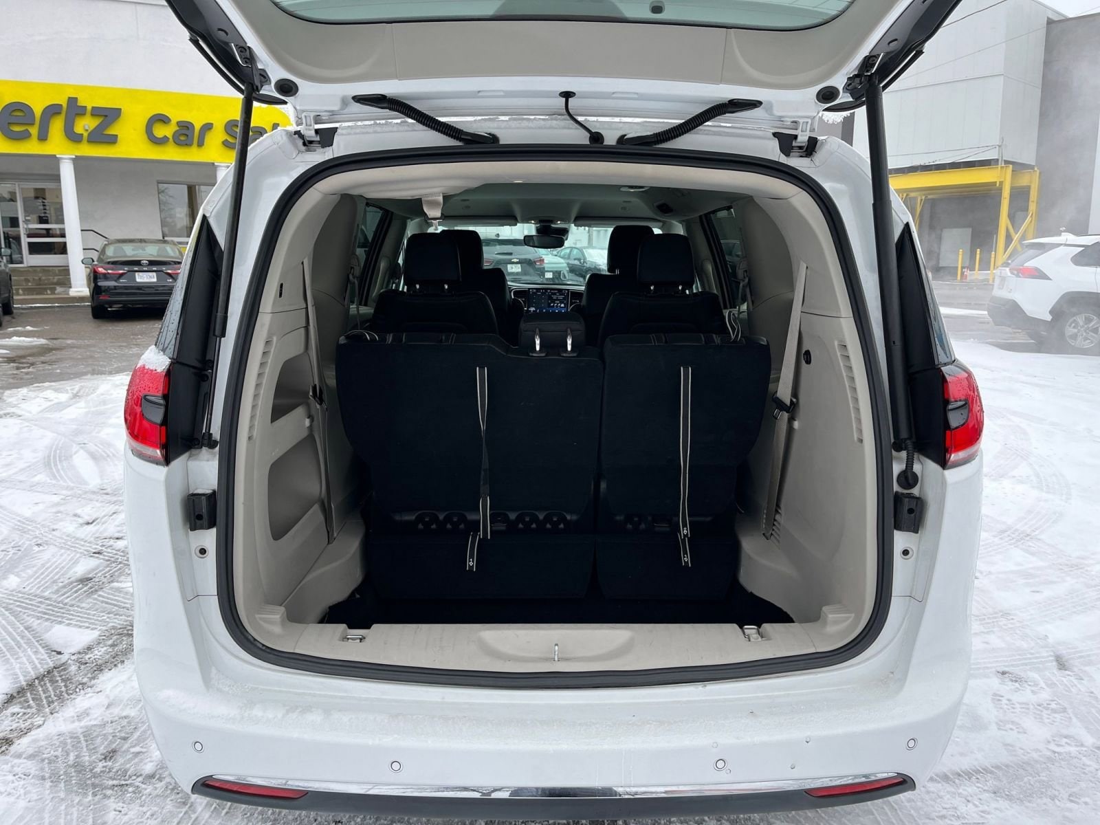 Thumbnail: 2024 Chrysler Pacifica - 30