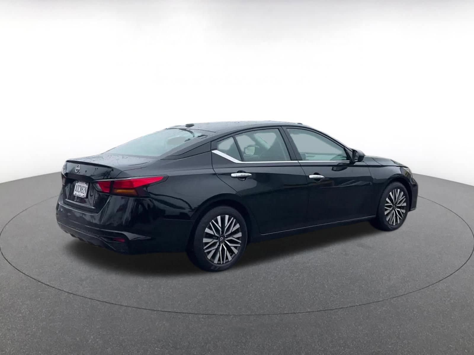 Thumbnail: 2025 Nissan Altima - 15