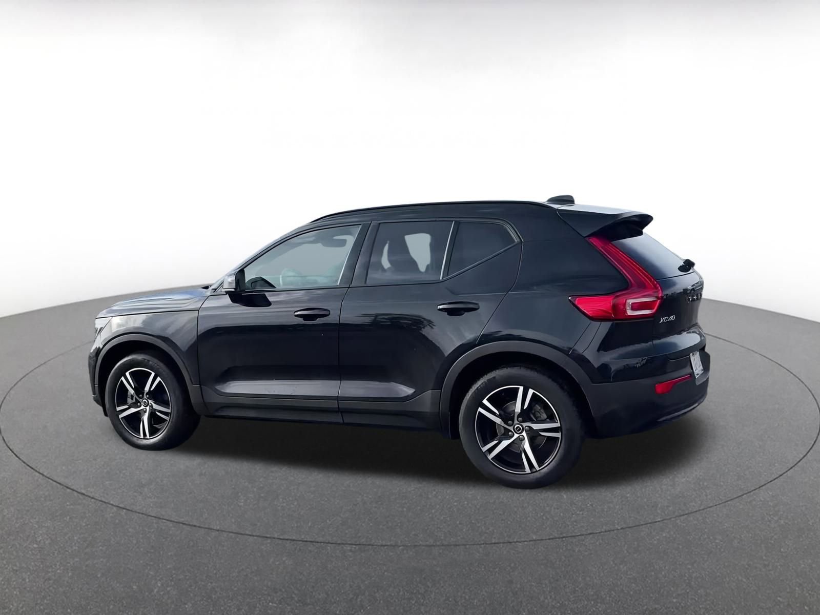 Thumbnail: 2024 Volvo XC40 - 10